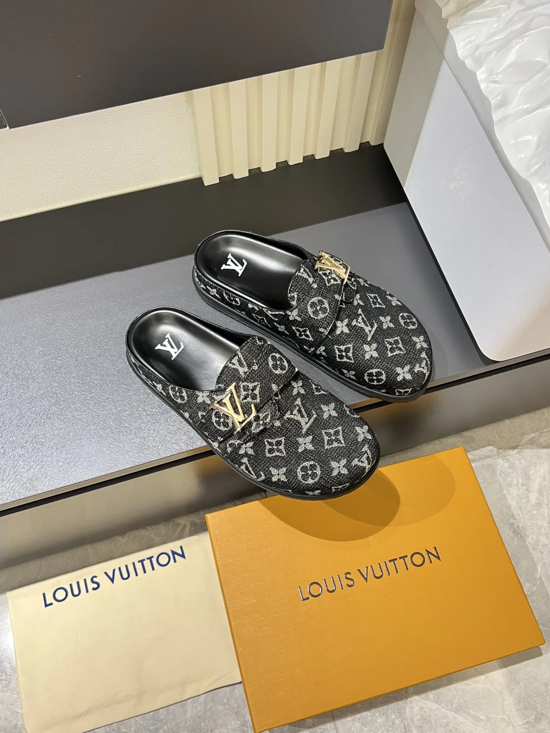 LV 27FW LDWAQLG 007 슬리퍼 25