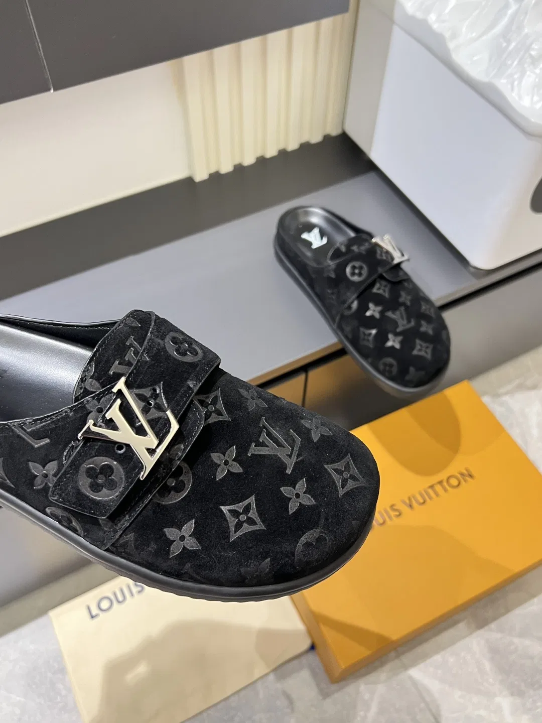 LV 27FW LDWAQLG 008 슬리퍼 9