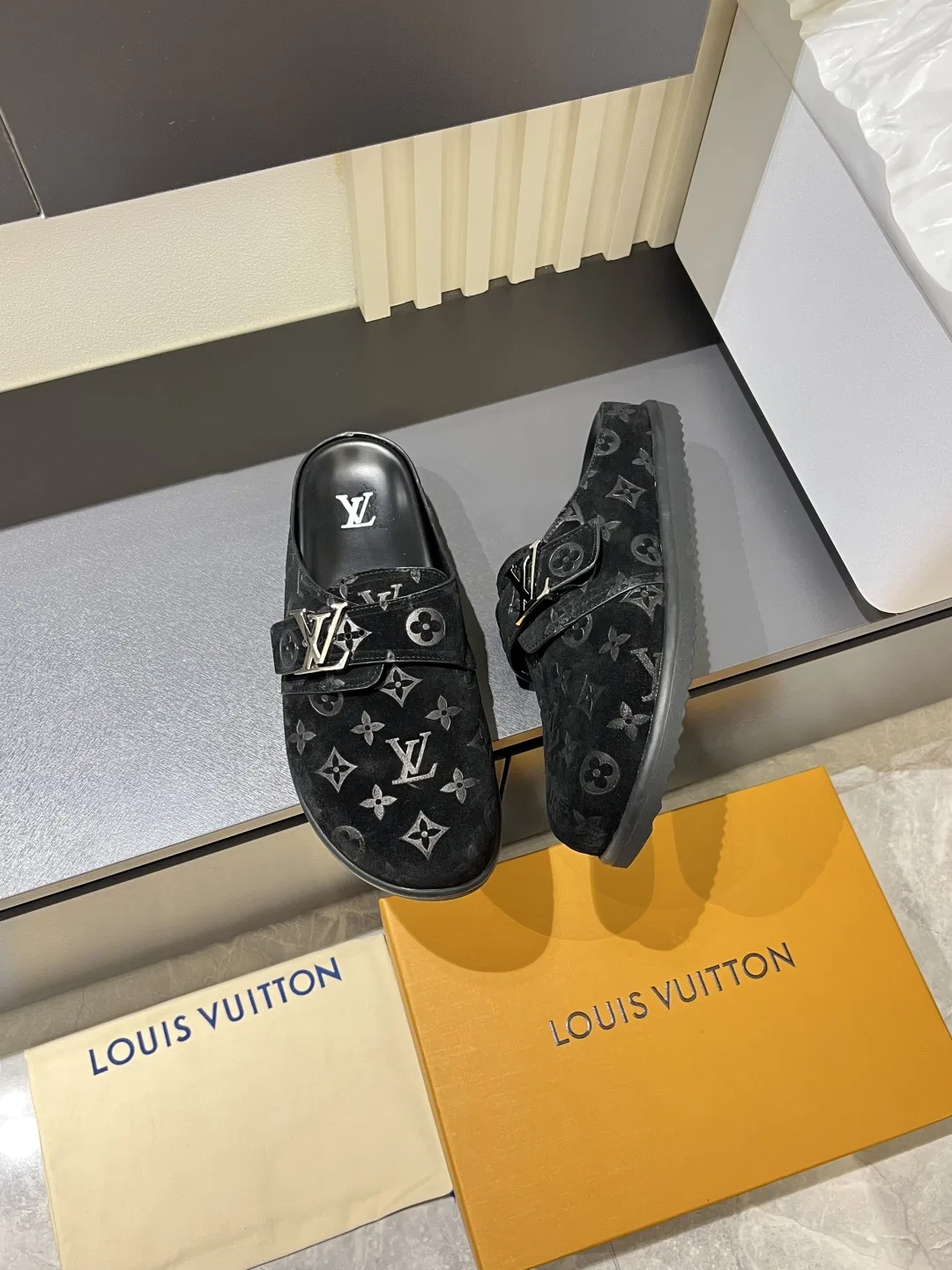 LV 27FW LDWAQLG 008 슬리퍼 11
