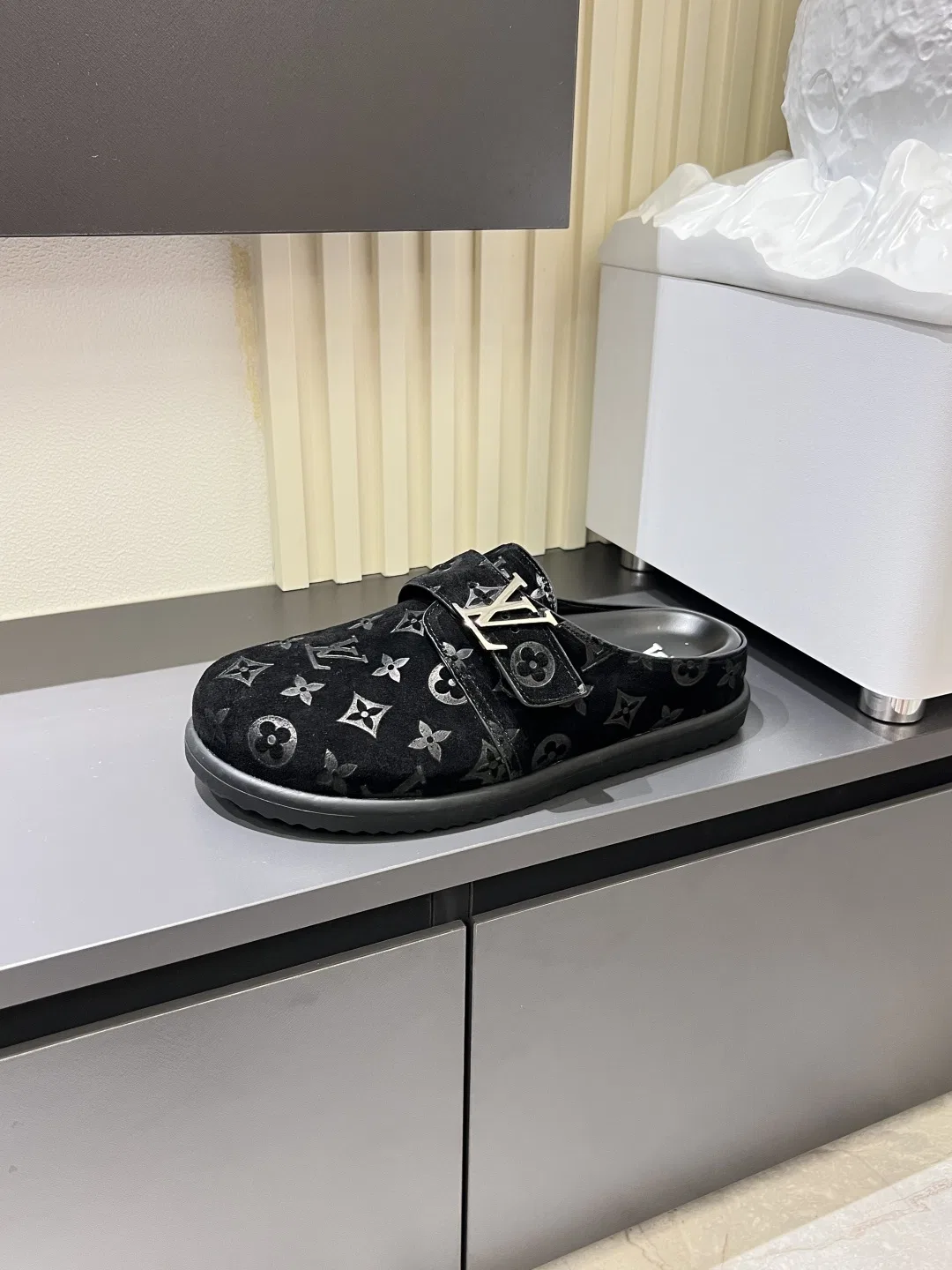 LV 27FW LDWAQLG 008 슬리퍼 12