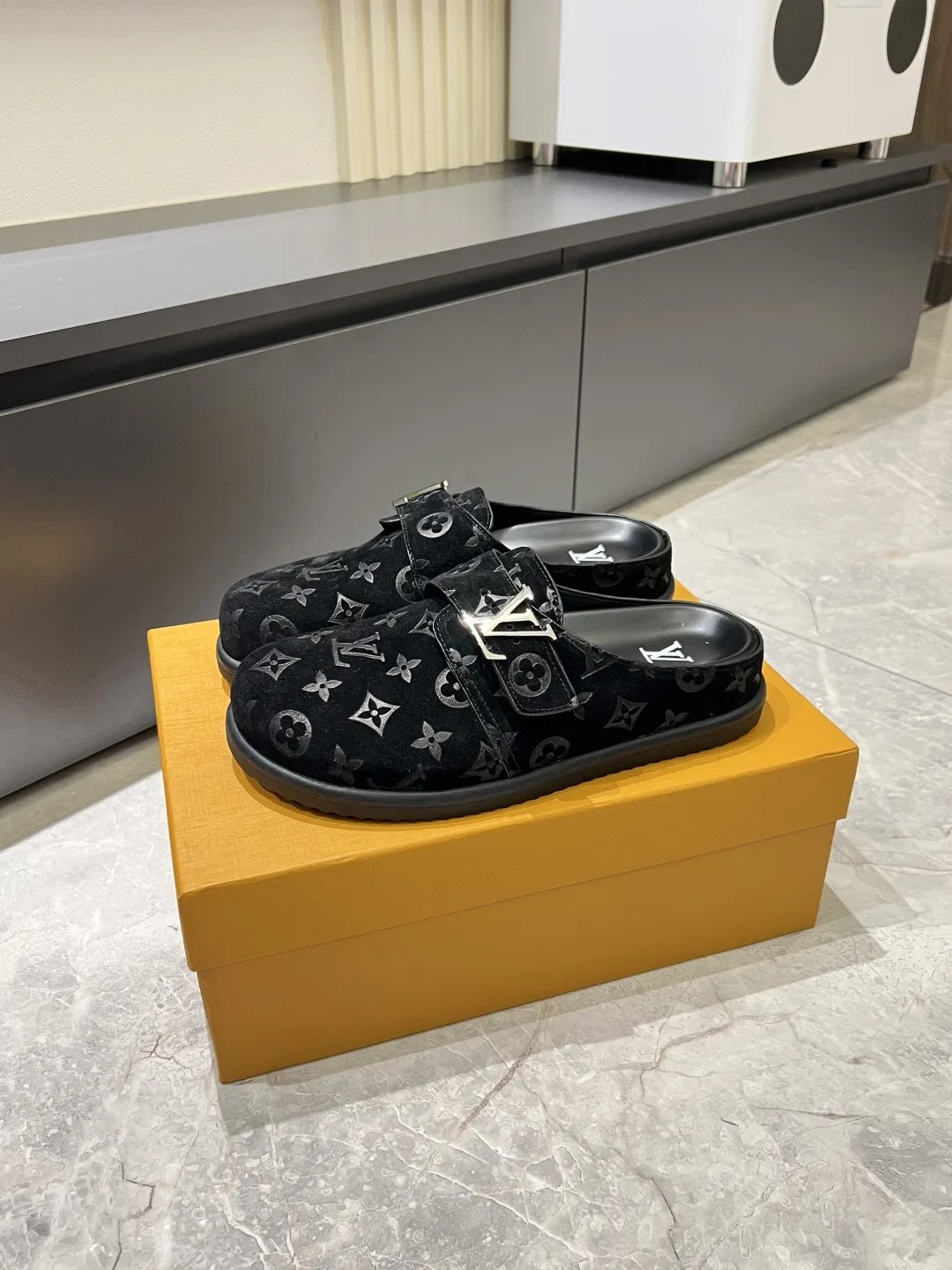 LV 27FW LDWAQLG 008 슬리퍼 13