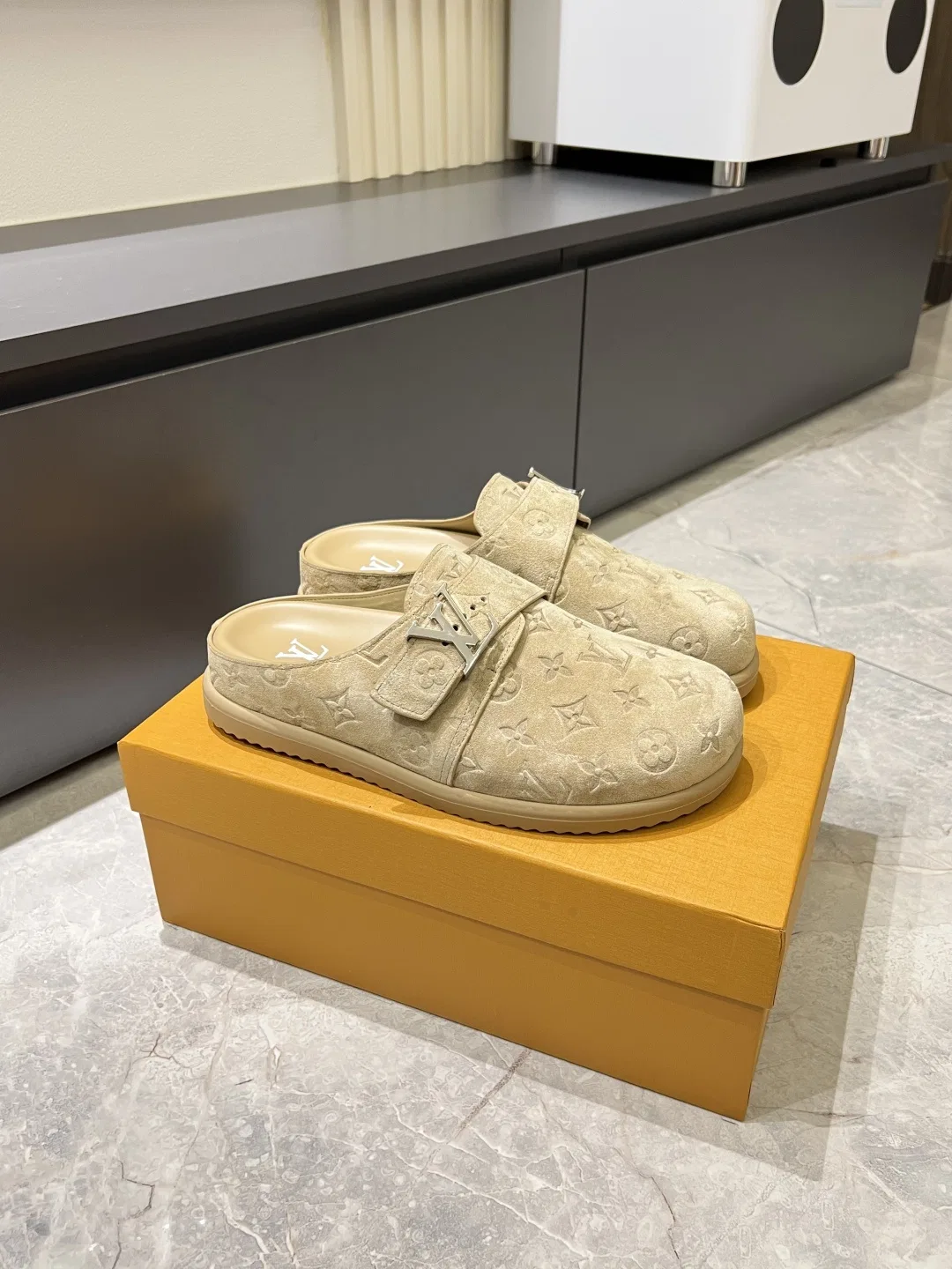 LV 27FW LDWAQLG 008 슬리퍼 14