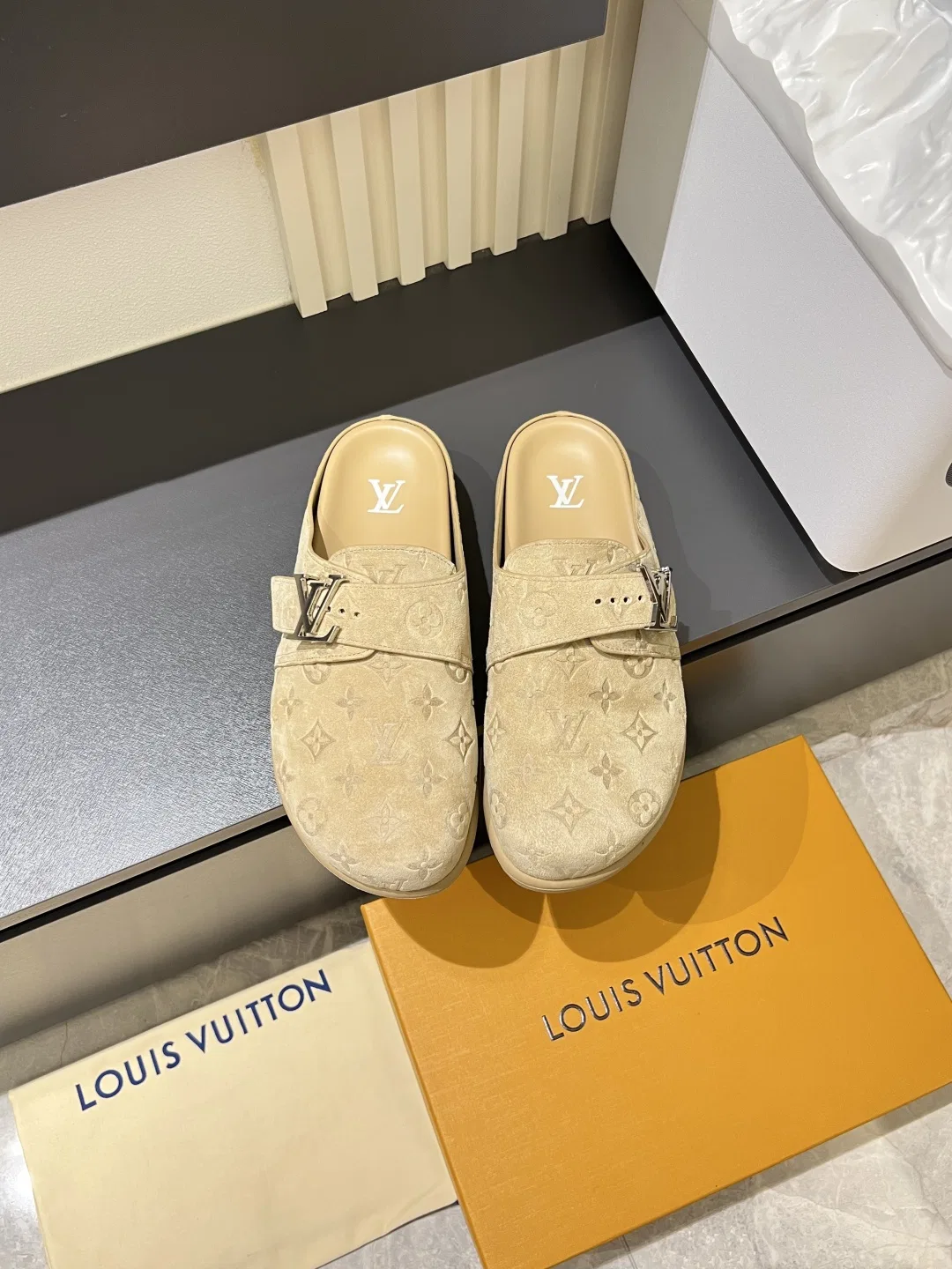 LV 27FW LDWAQLG 008 슬리퍼 15