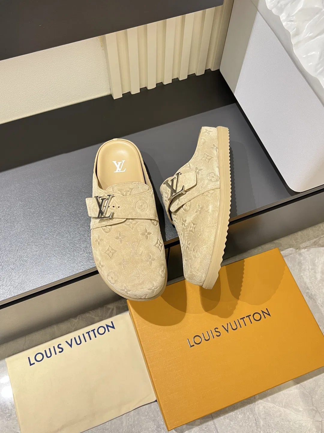 LV 27FW LDWAQLG 008 슬리퍼 16