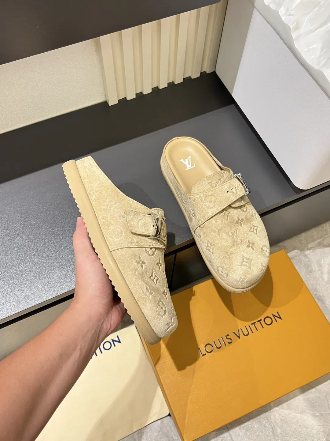 LV 27FW LDWAQLG 008 슬리퍼 17