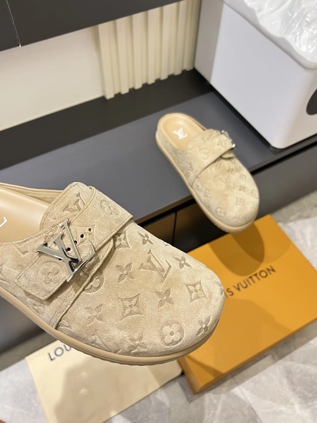 LV 27FW LDWAQLG 008 슬리퍼 21