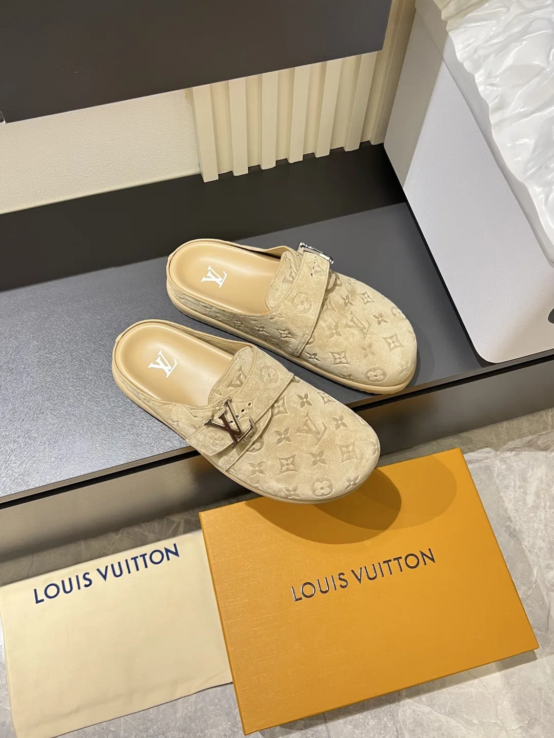LV 27FW LDWAQLG 008 슬리퍼 22