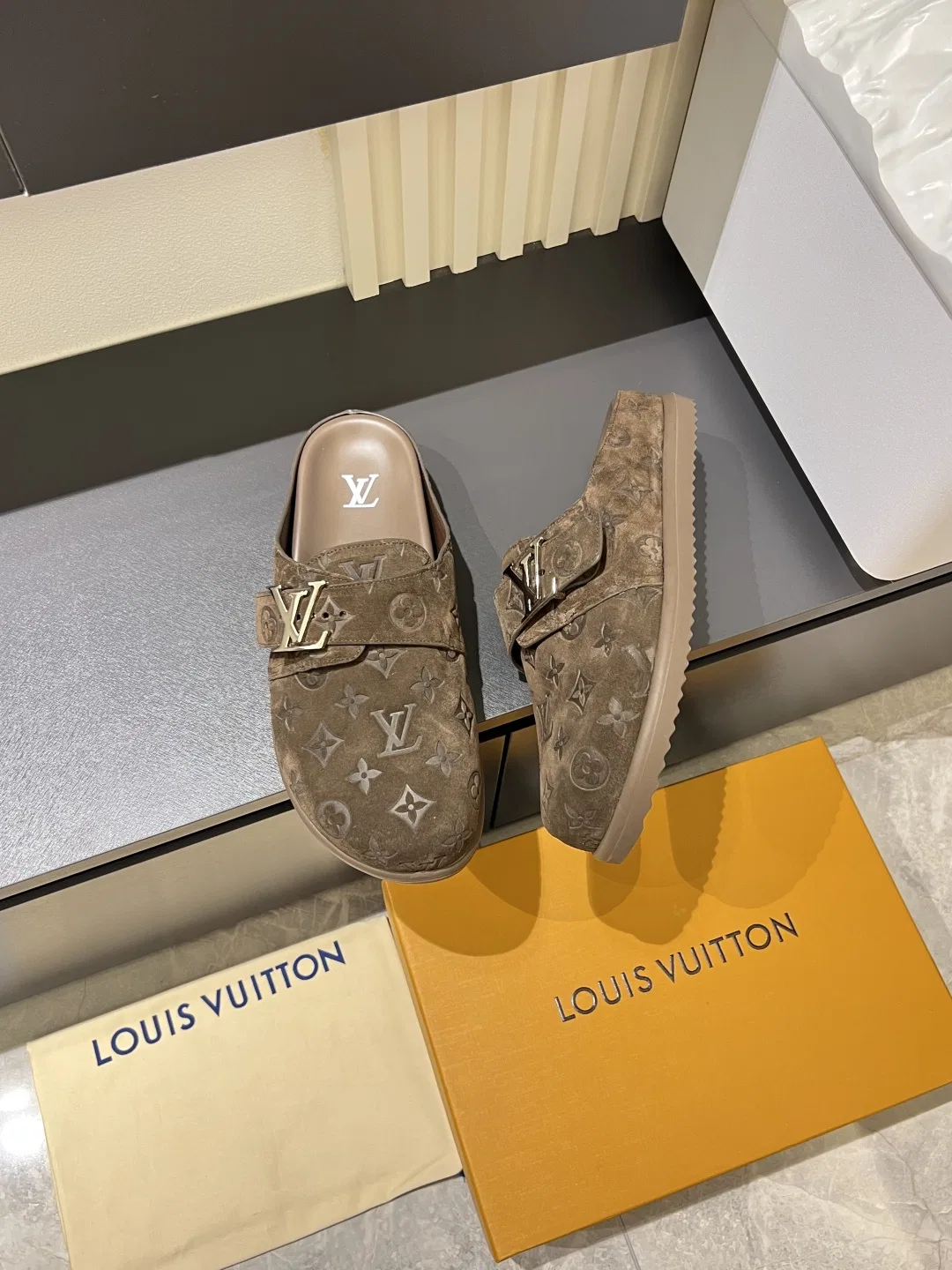 LV 27FW LDWAQLG 008 슬리퍼 24
