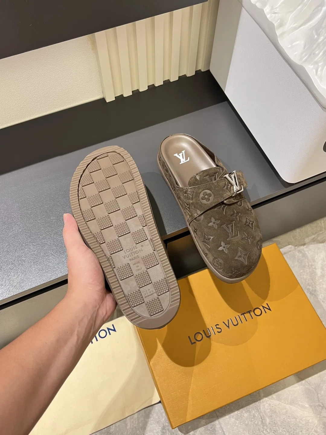 LV 27FW LDWAQLG 008 슬리퍼 26