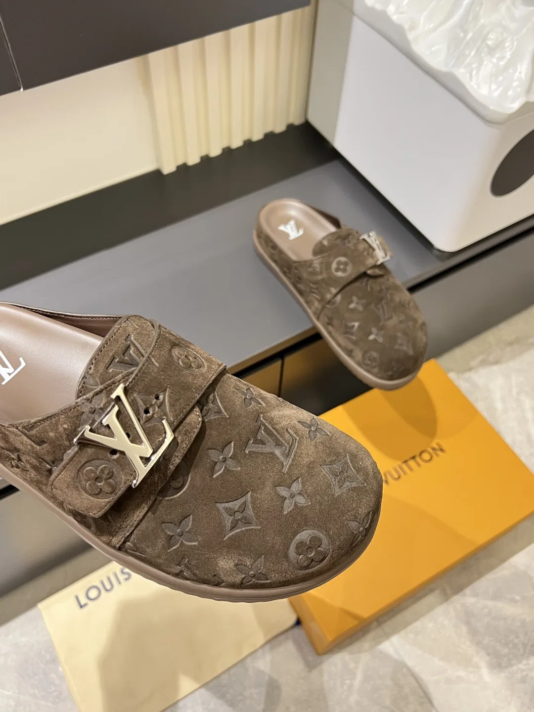 LV 27FW LDWAQLG 008 슬리퍼 27