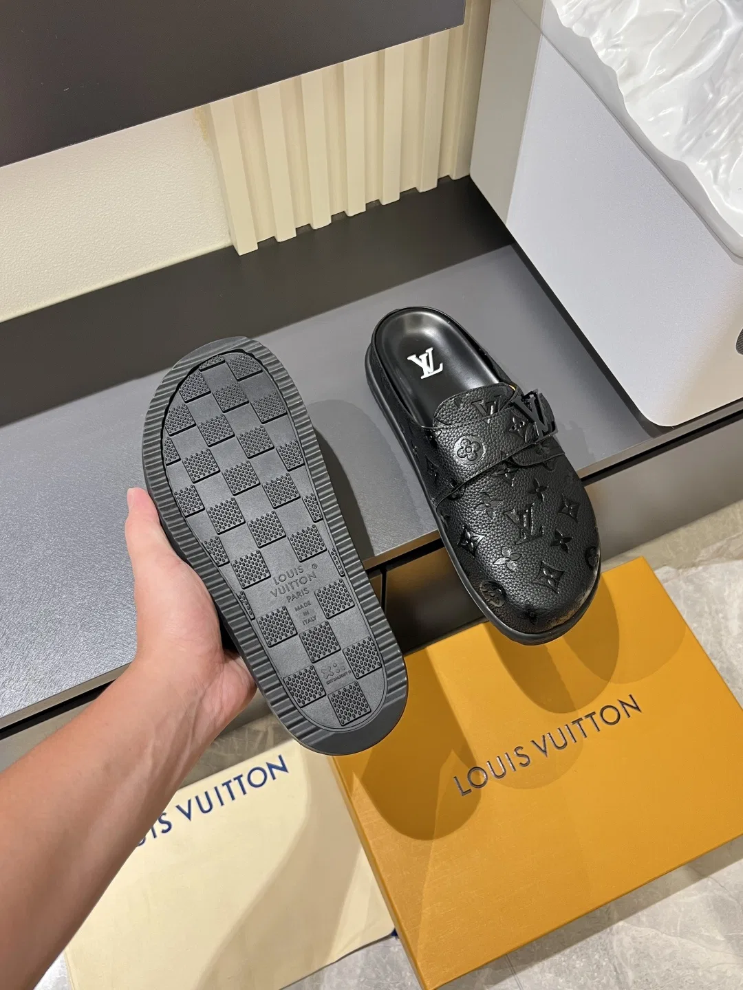 LV 27FW LDWAQLG 008 슬리퍼 29