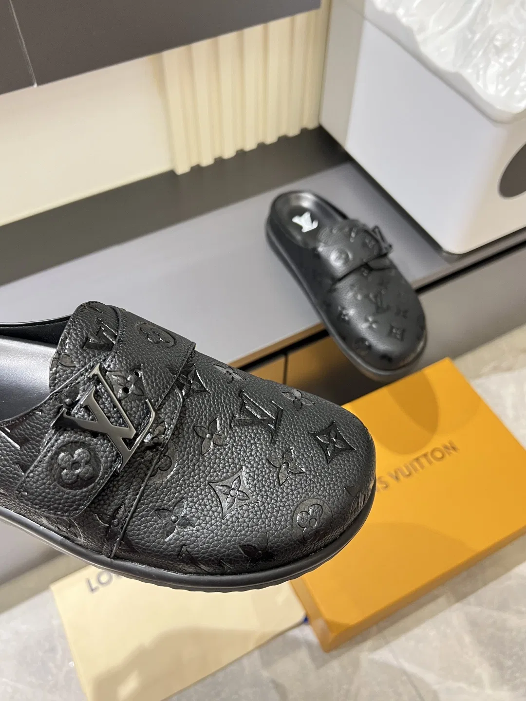 LV 27FW LDWAQLG 008 슬리퍼 30