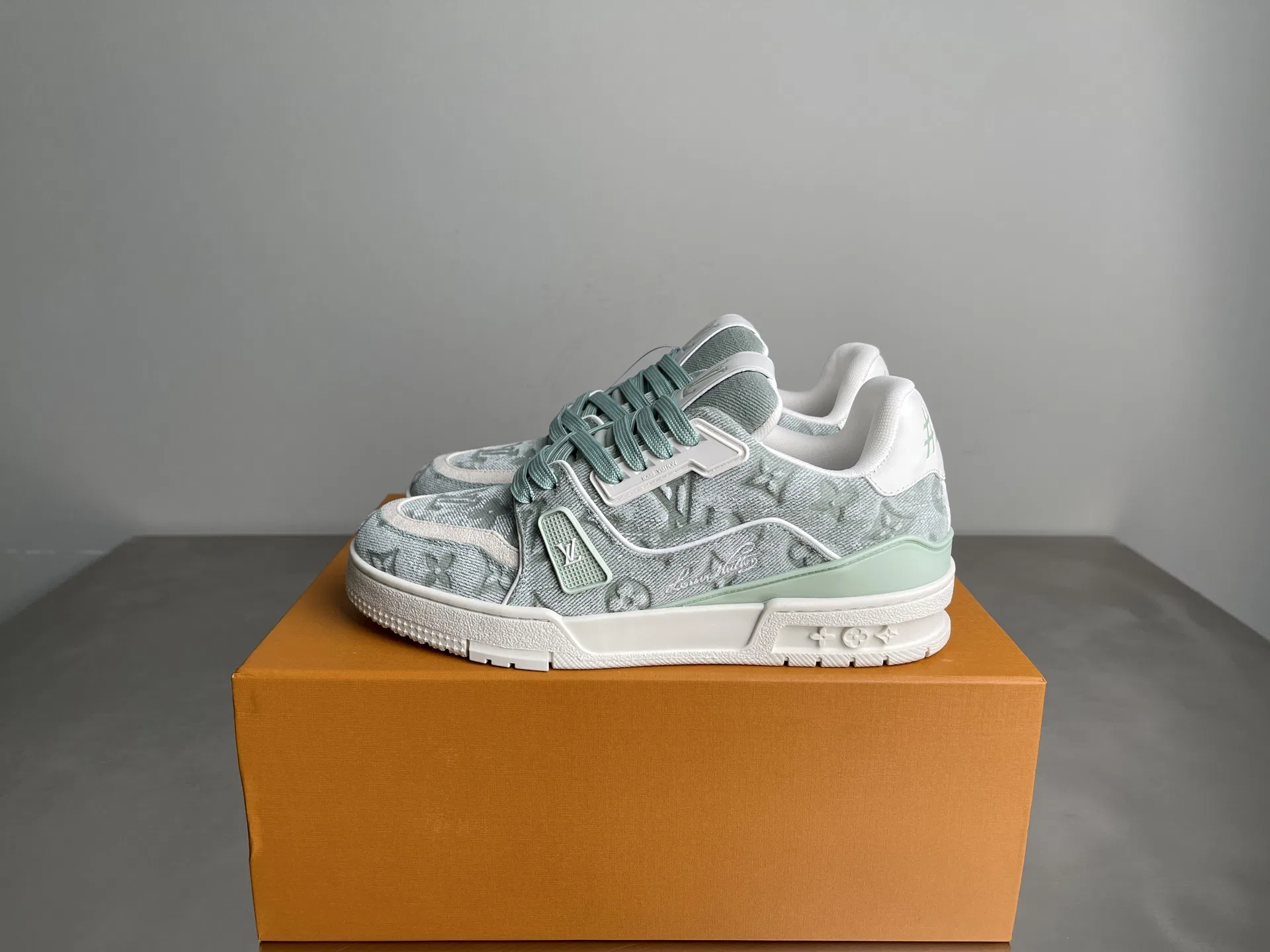 LV 27FW LDWAQLG 009 스니커즈 10
