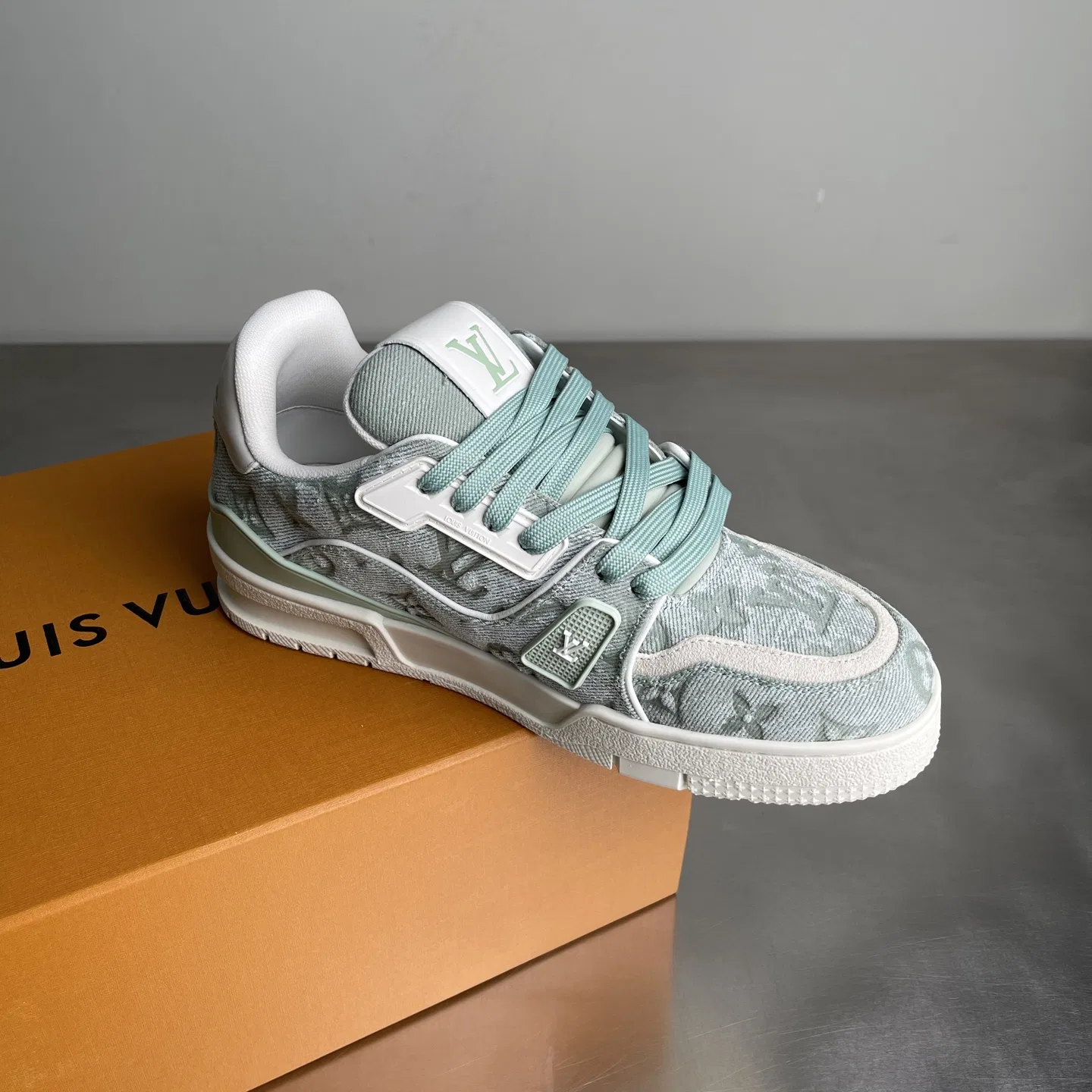 LV 27FW LDWAQLG 009 스니커즈 12