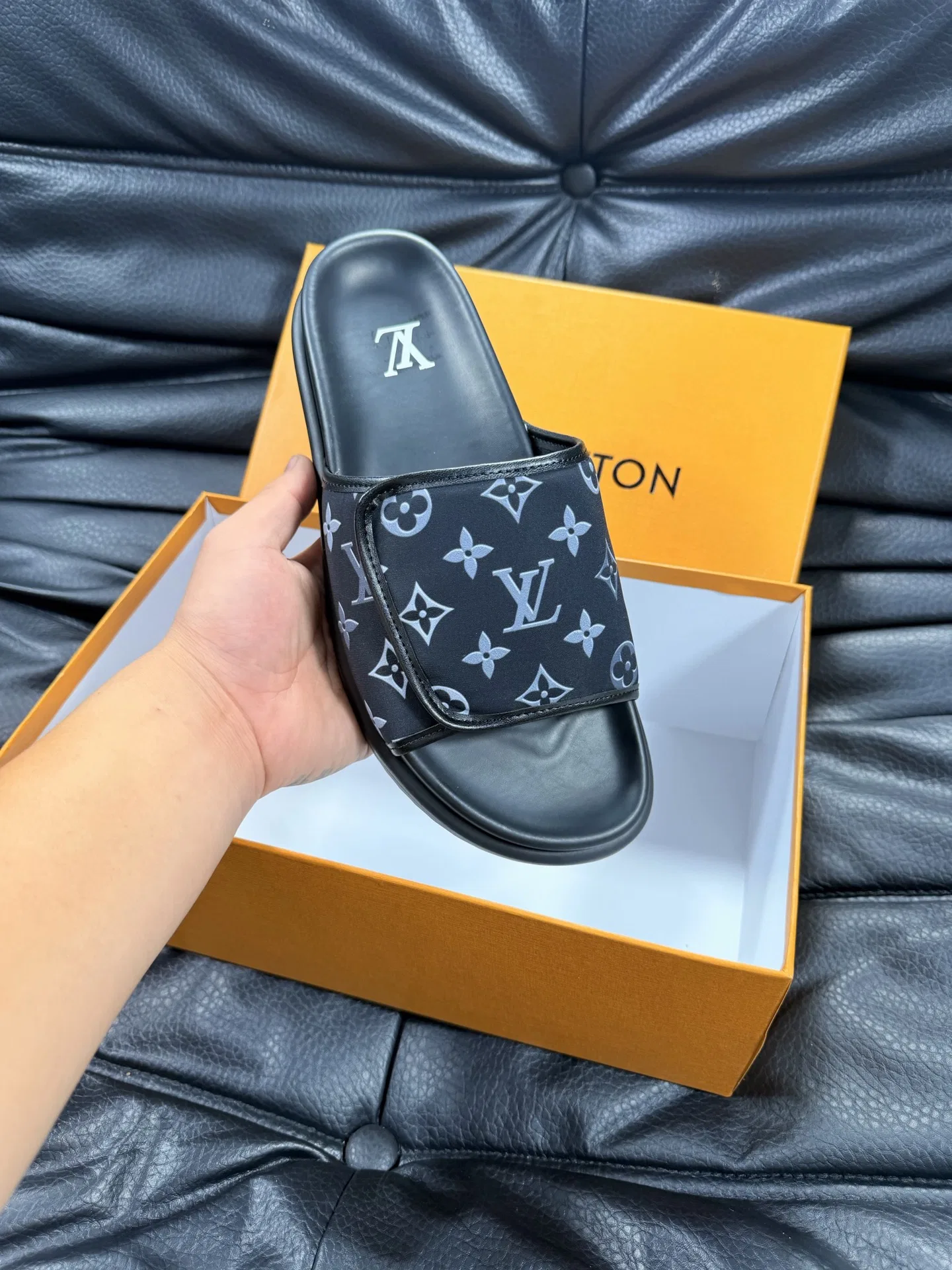 LV 27FW LDWAQLG 019 슬리퍼 7