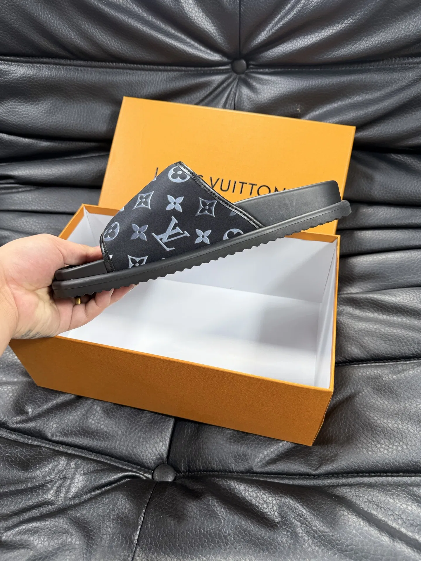 LV 27FW LDWAQLG 019 슬리퍼 8