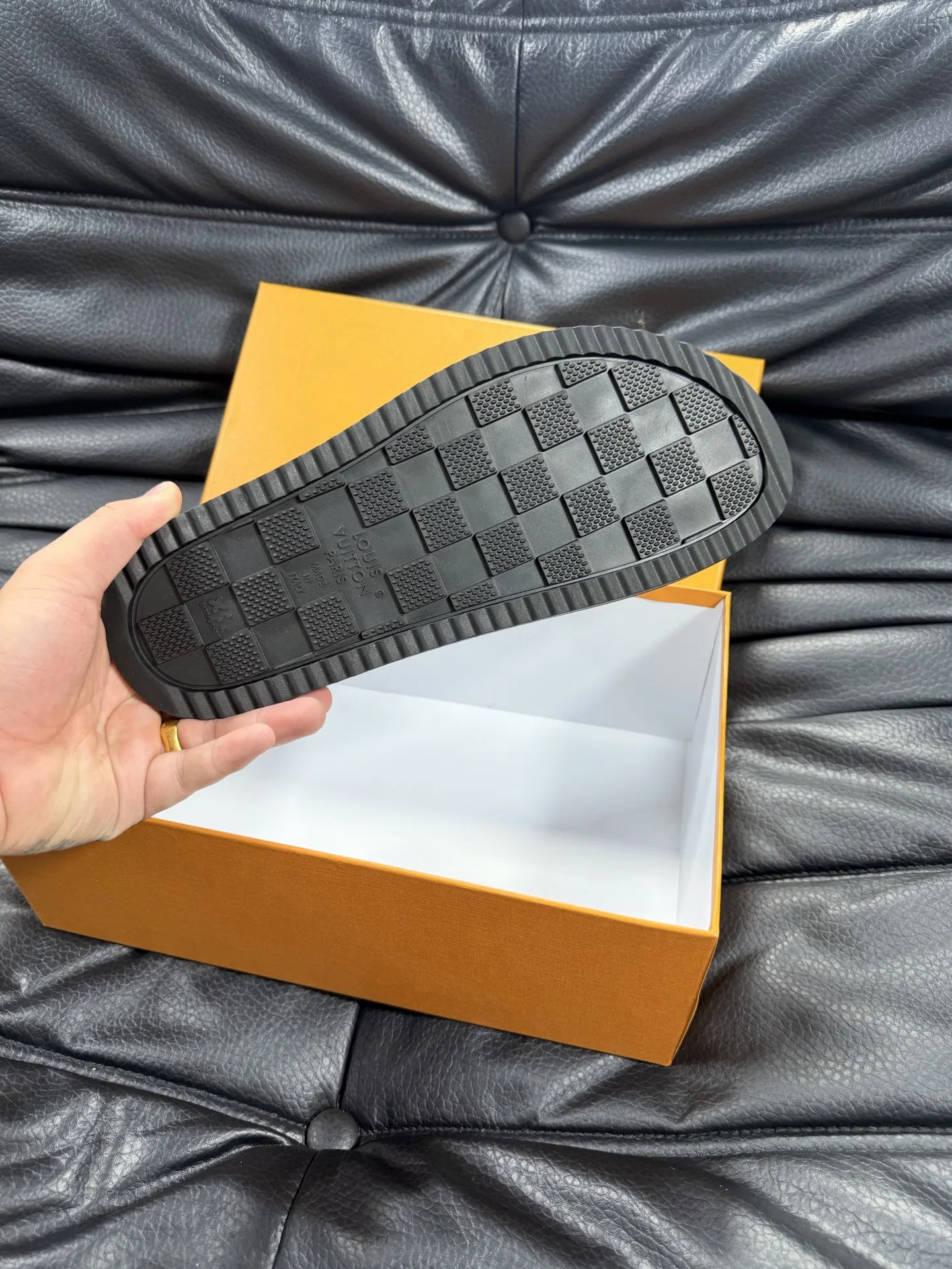 LV 27FW LDWAQLG 019 슬리퍼 9