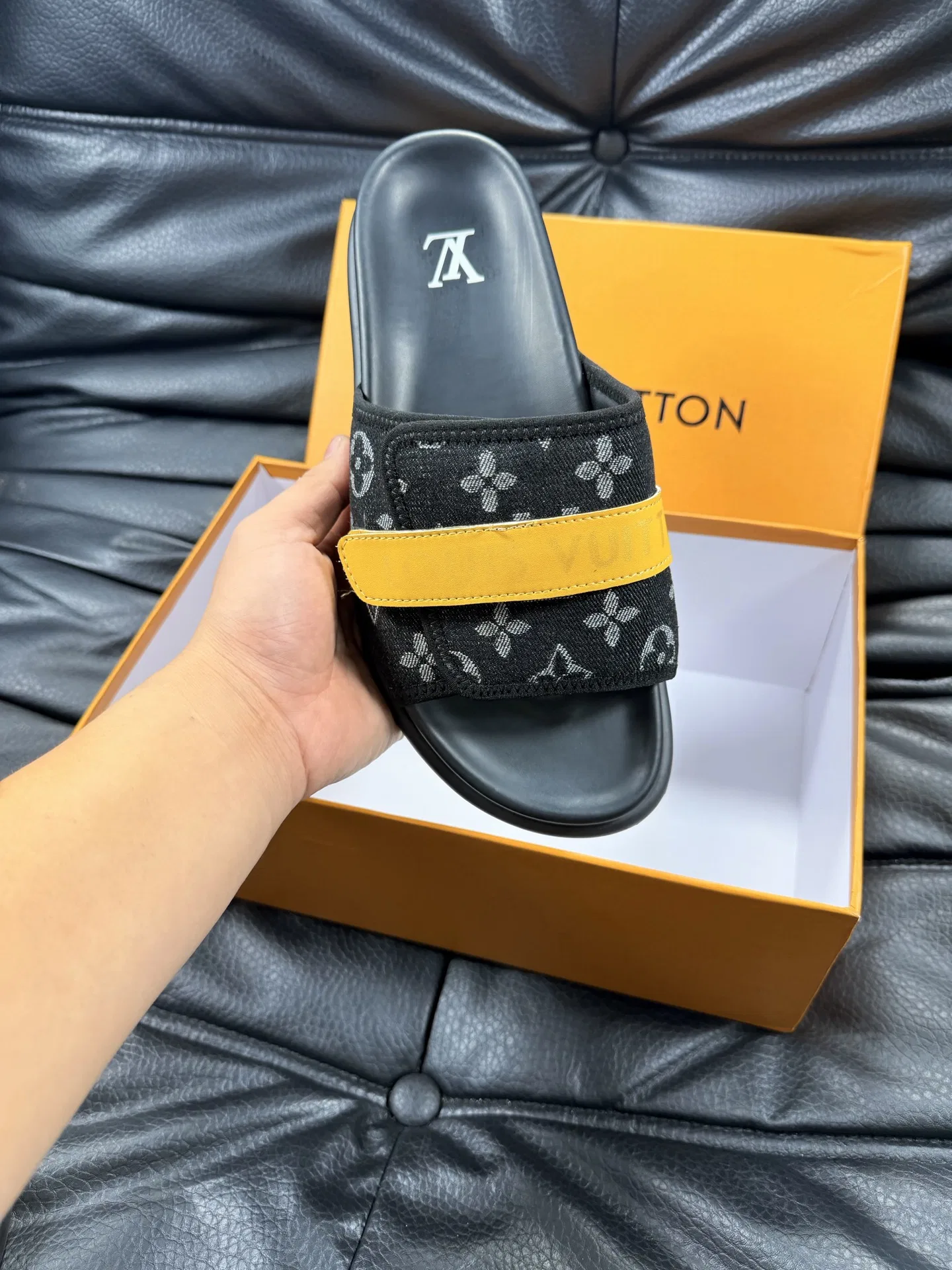 LV 27FW LDWAQLG 020 슬리퍼 7