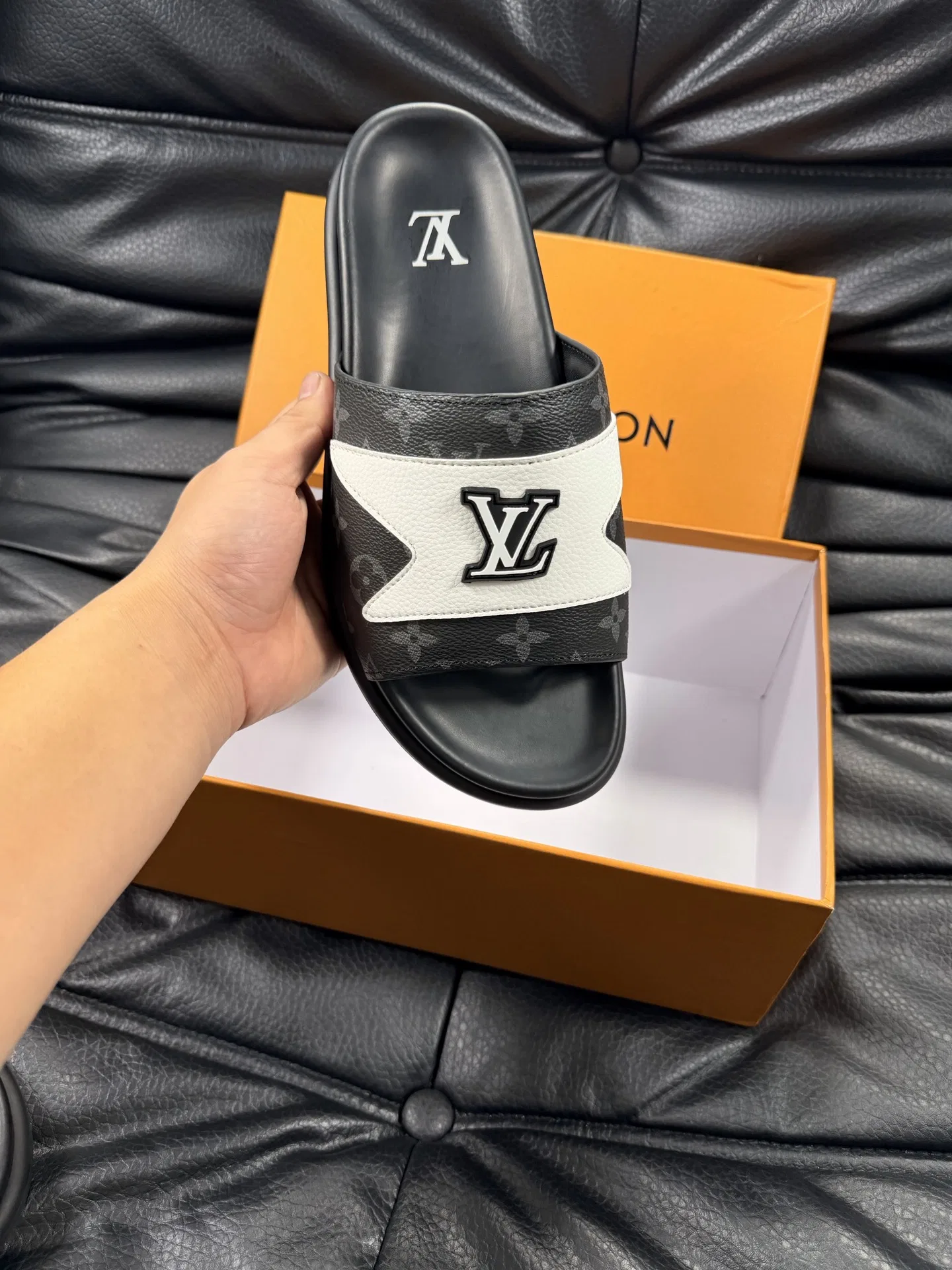 LV 27FW LDWAQLG 021 슬리퍼 7