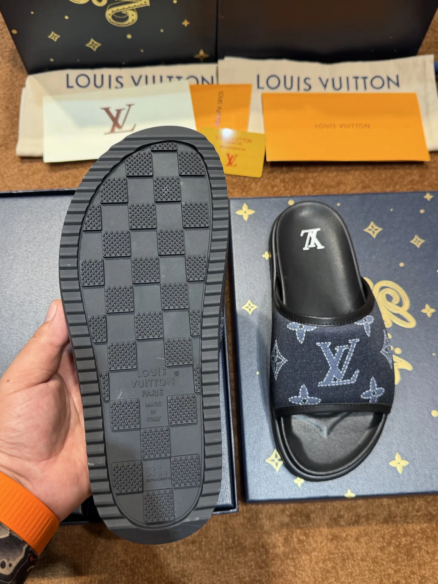 LV 27FW LDWAQLG 024 슬리퍼 8