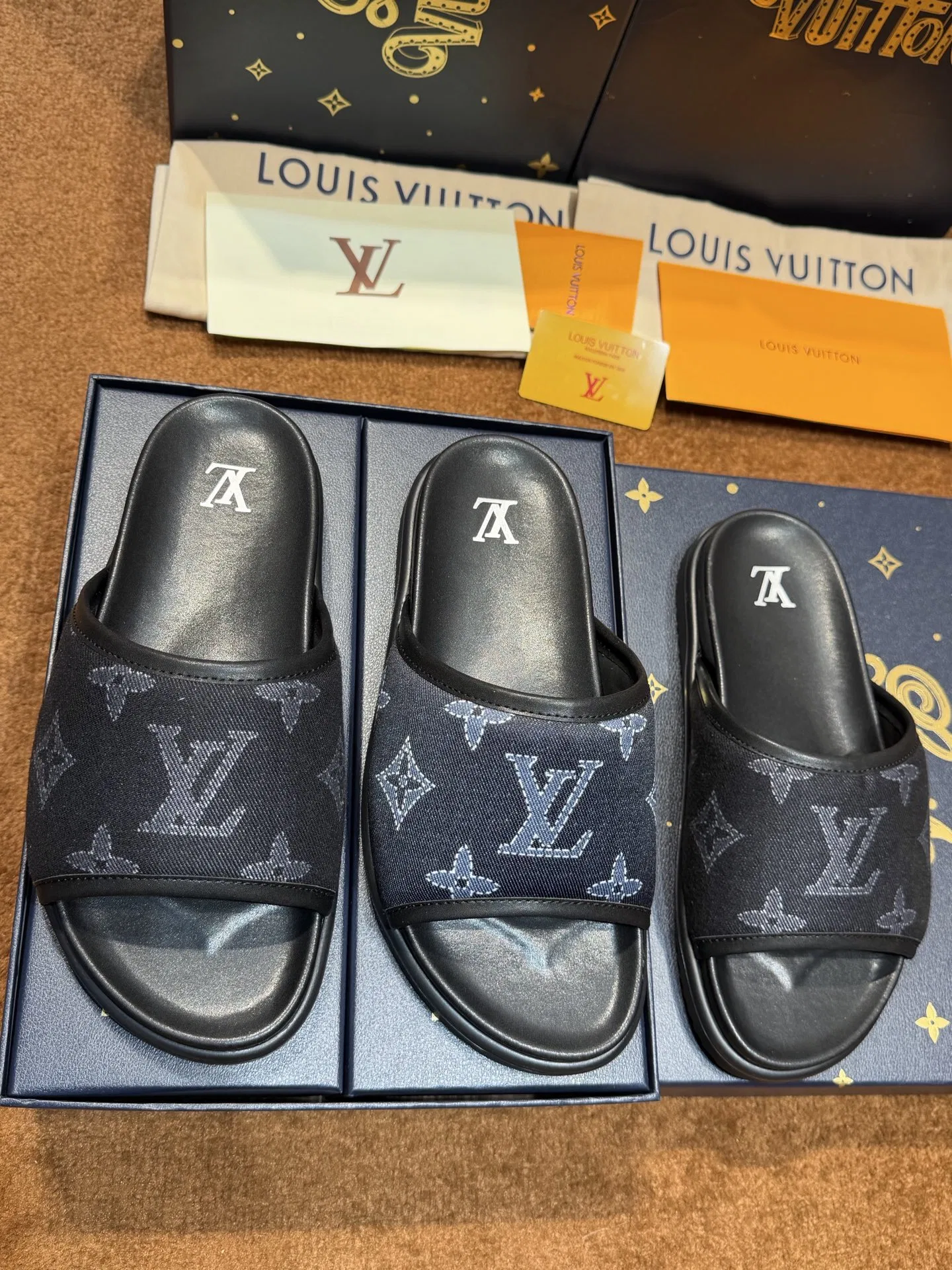 LV 27FW LDWAQLG 024 슬리퍼 10