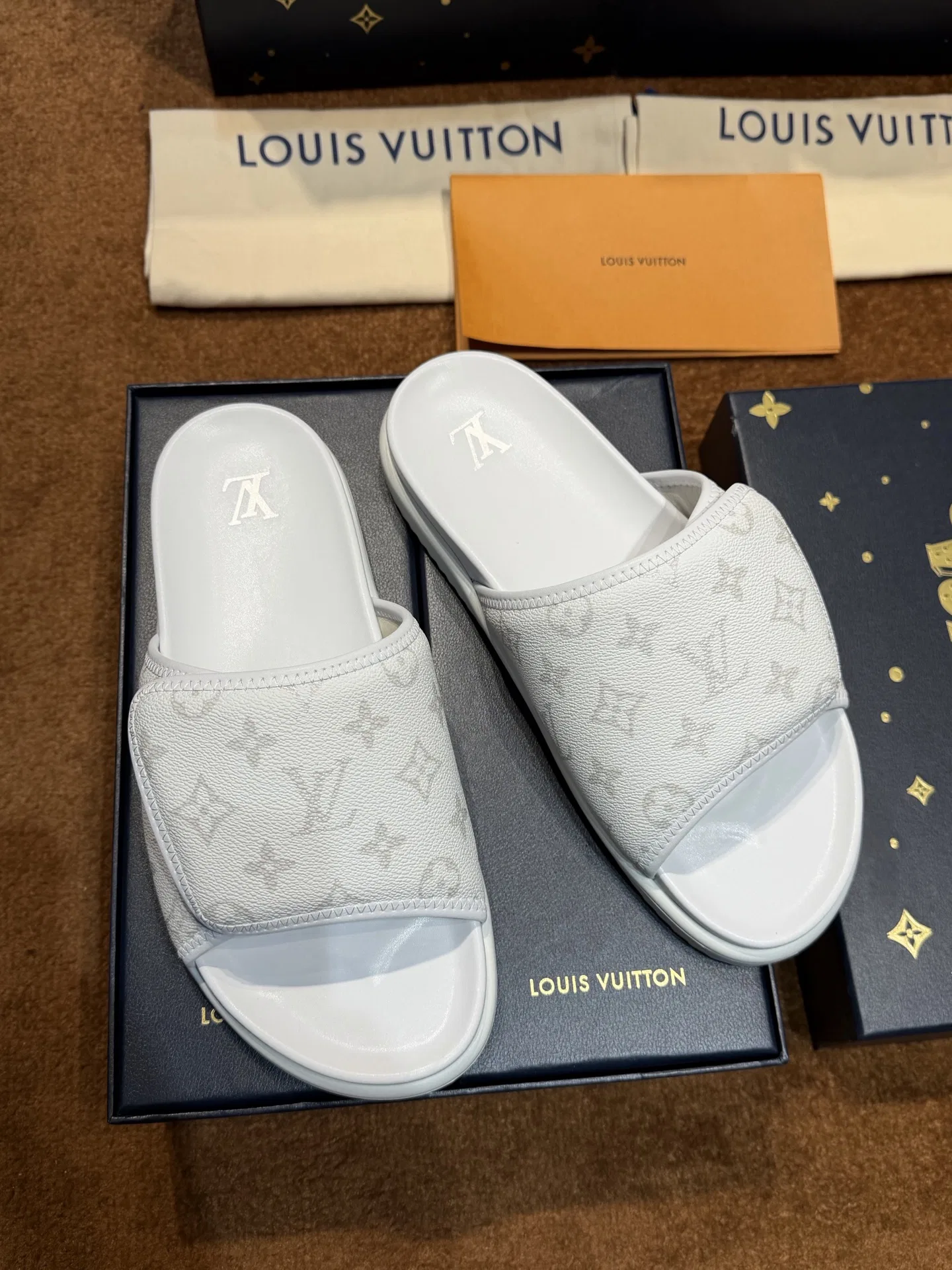 LV 27FW LDWAQLG 025 슬리퍼 9