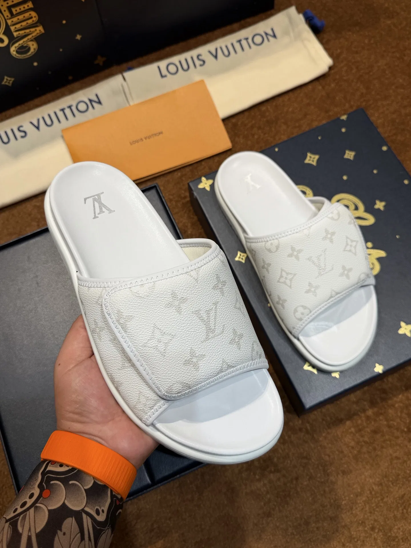 LV 27FW LDWAQLG 025 슬리퍼 11