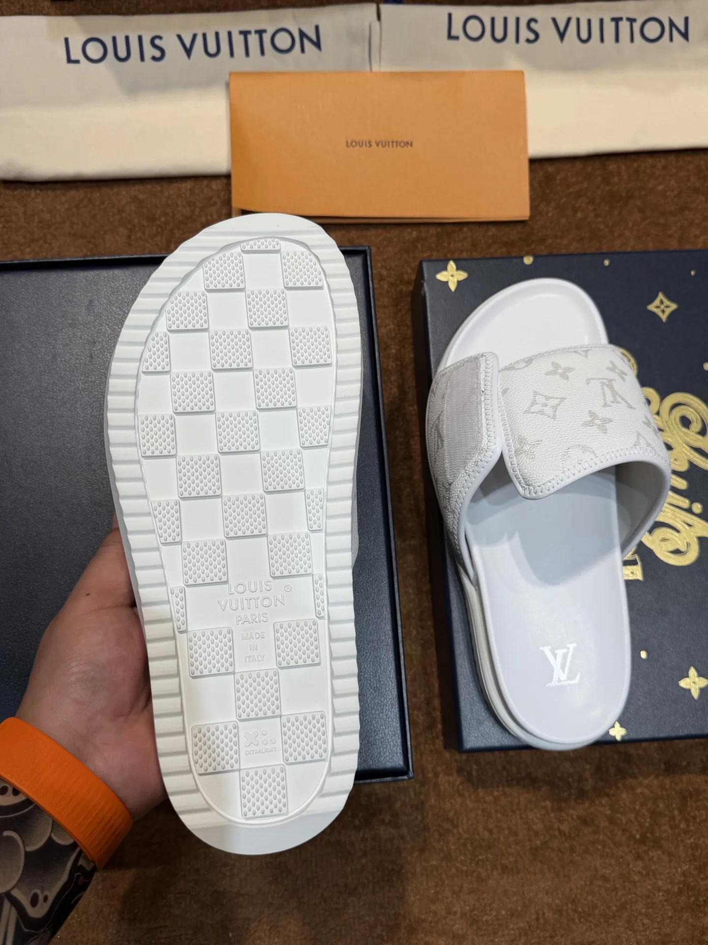 LV 27FW LDWAQLG 025 슬리퍼 12