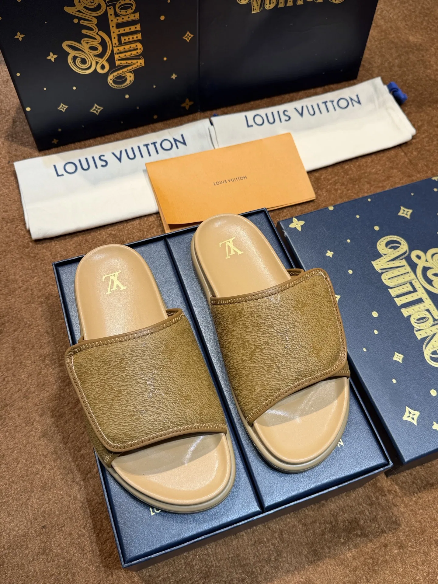 LV 27FW LDWAQLG 025 슬리퍼 13