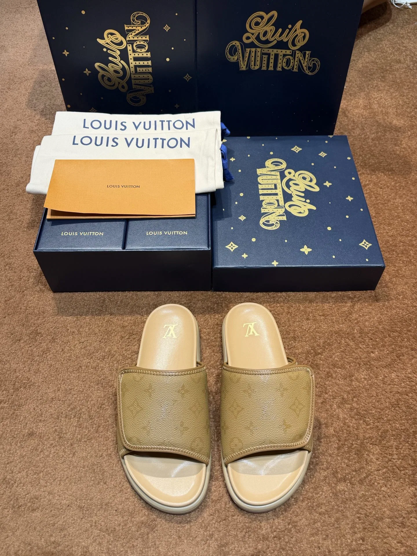 LV 27FW LDWAQLG 025 슬리퍼 14