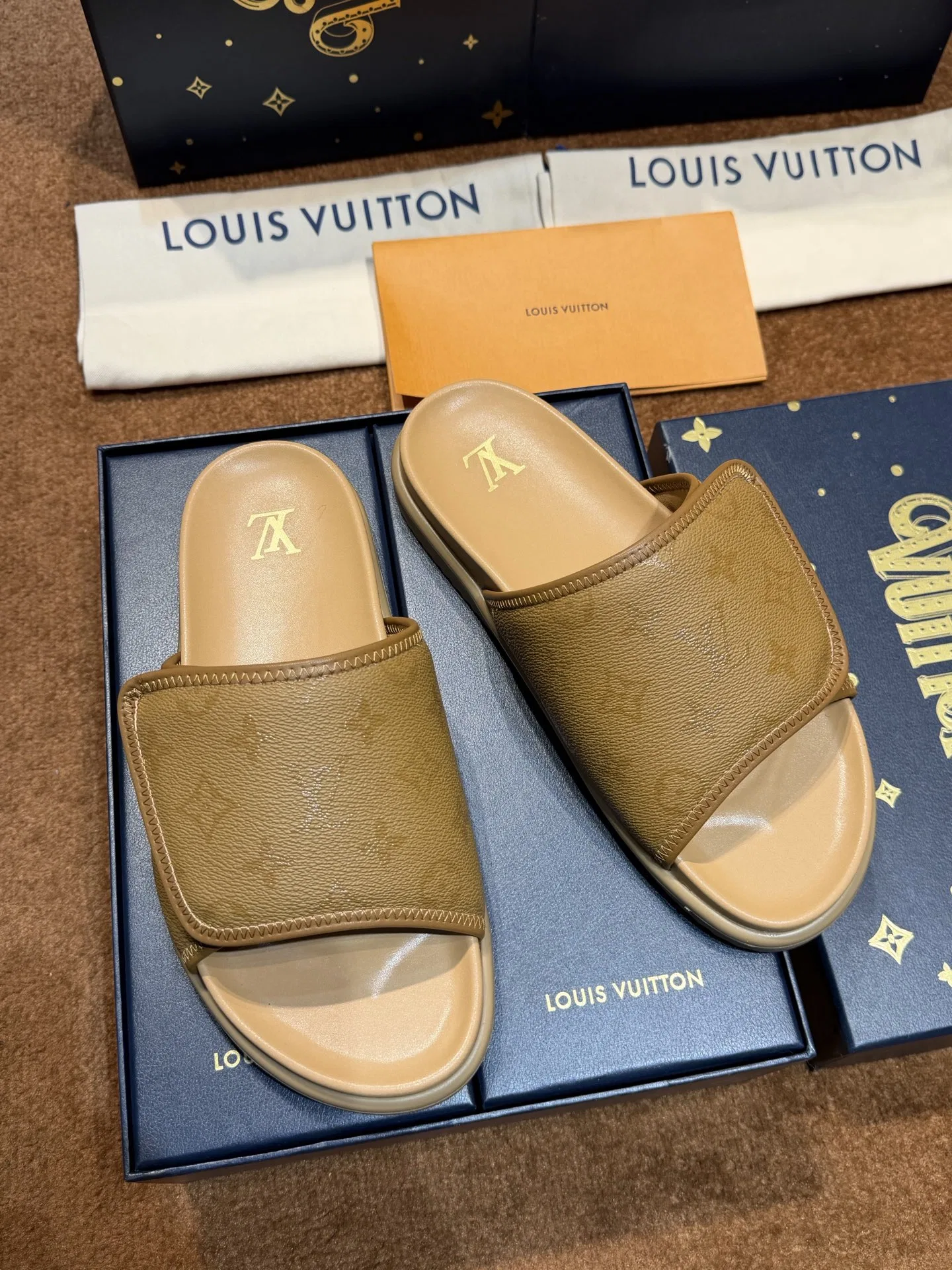LV 27FW LDWAQLG 025 슬리퍼 15