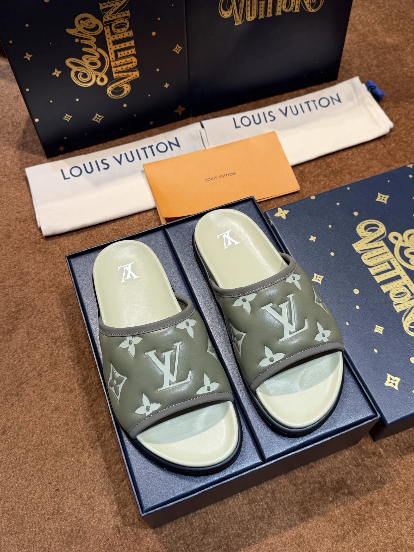 LV 27FW LDWAQLG 026 슬리퍼 13
