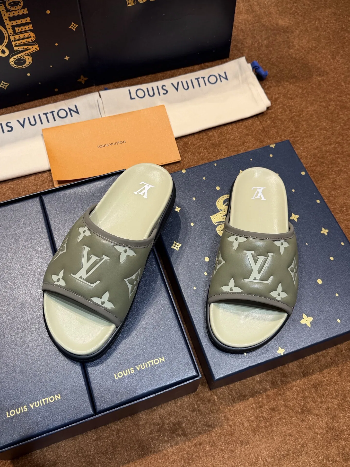 LV 27FW LDWAQLG 026 슬리퍼 15