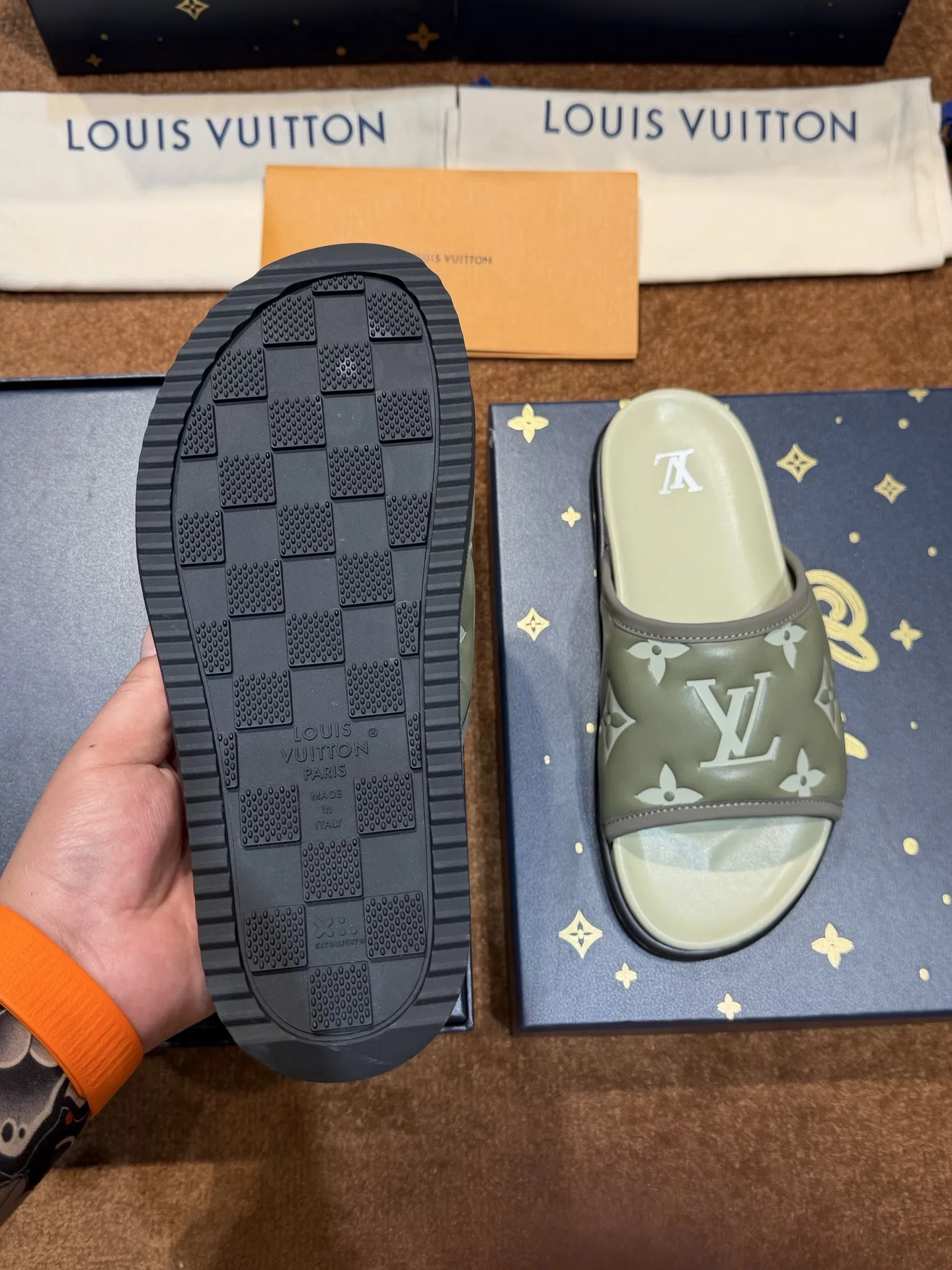 LV 27FW LDWAQLG 026 슬리퍼 18