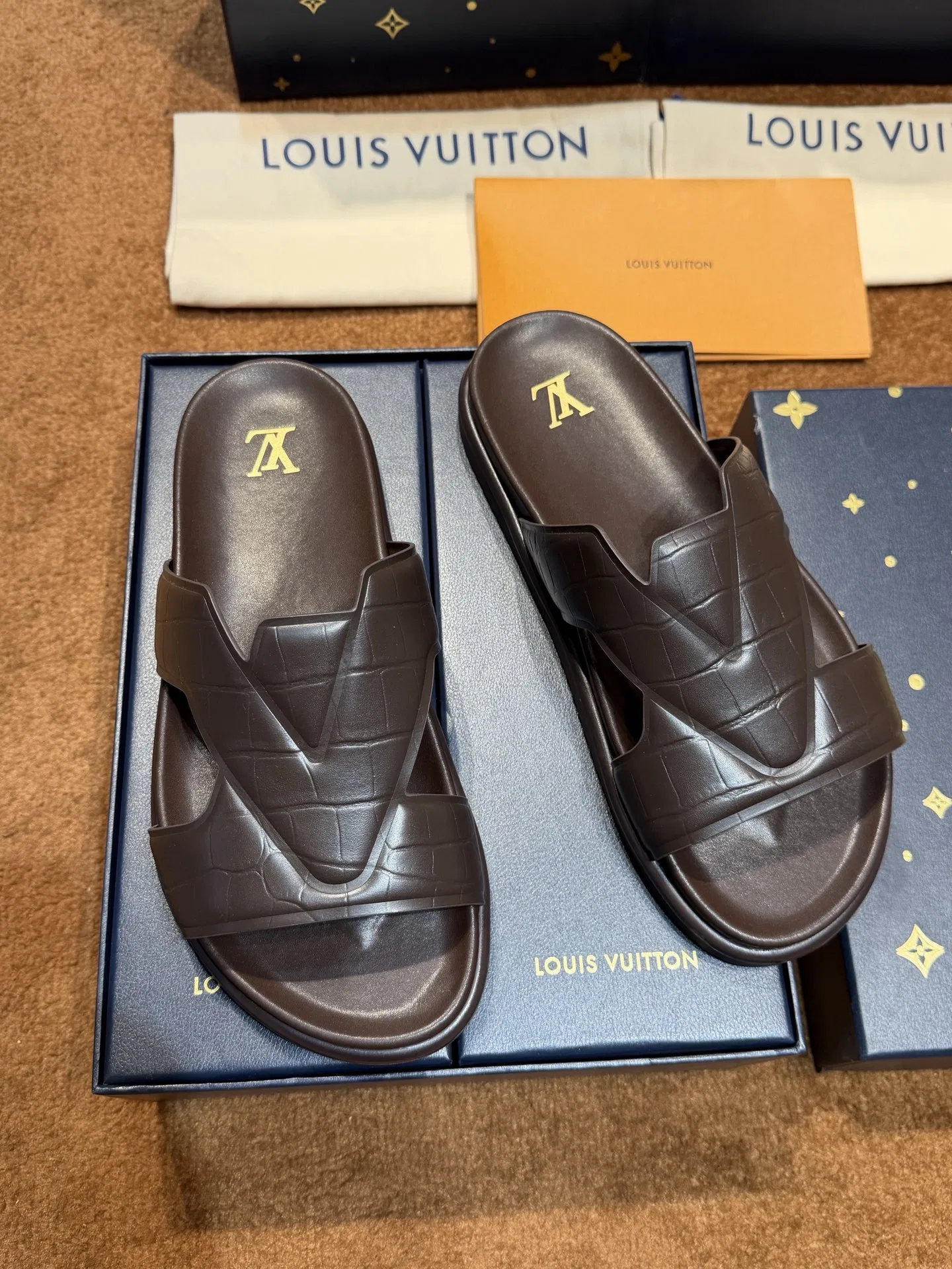 LV 27FW LDWAQLG 027 슬리퍼 9