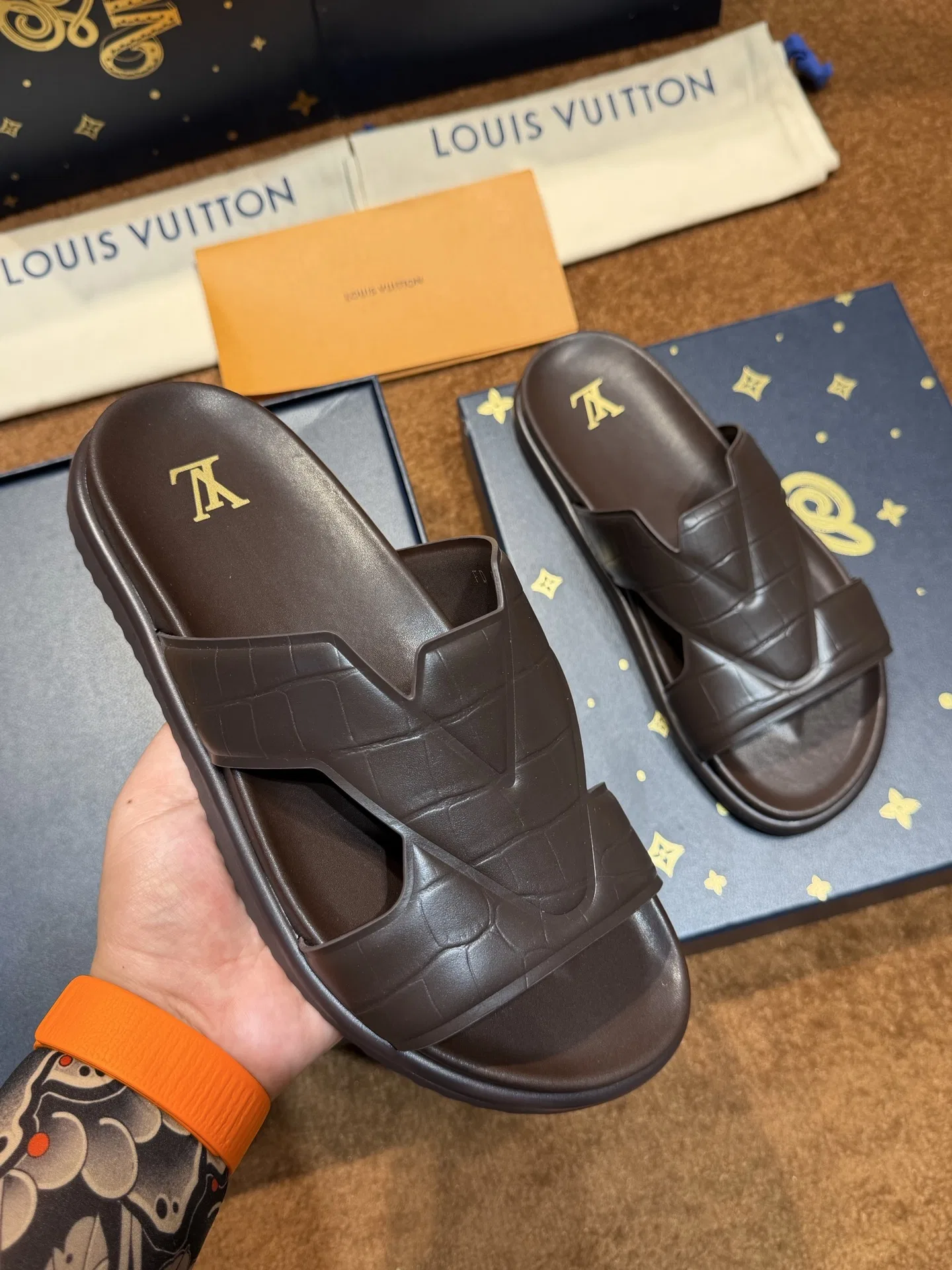 LV 27FW LDWAQLG 027 슬리퍼 10