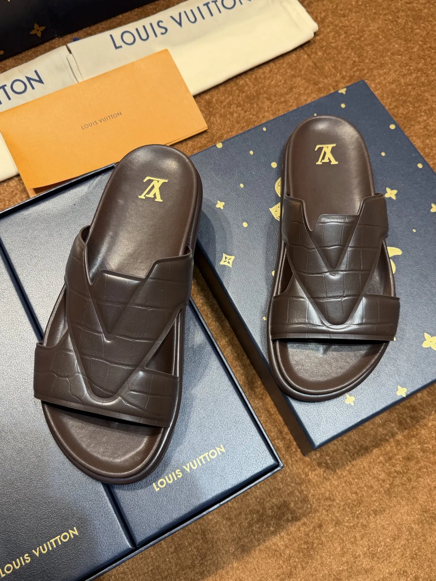 LV 27FW LDWAQLG 027 슬리퍼 11
