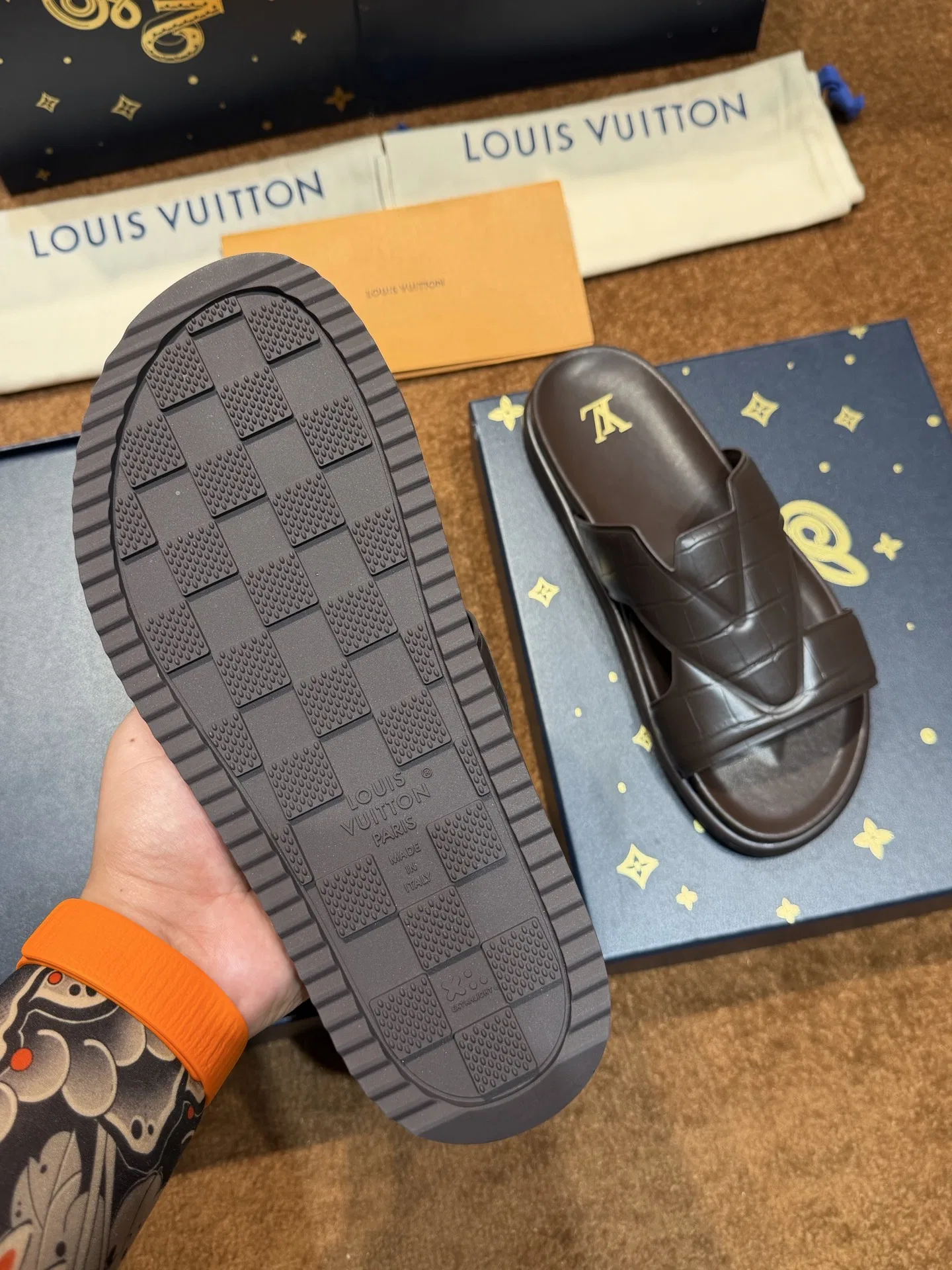 LV 27FW LDWAQLG 027 슬리퍼 12