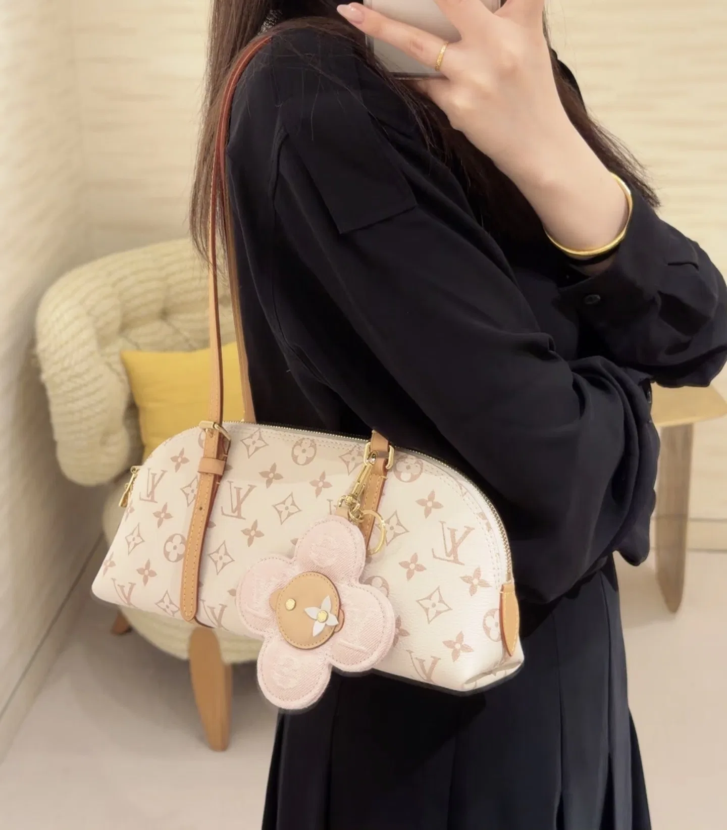 LV 27FW LDWAQLG 042 숄더백 13