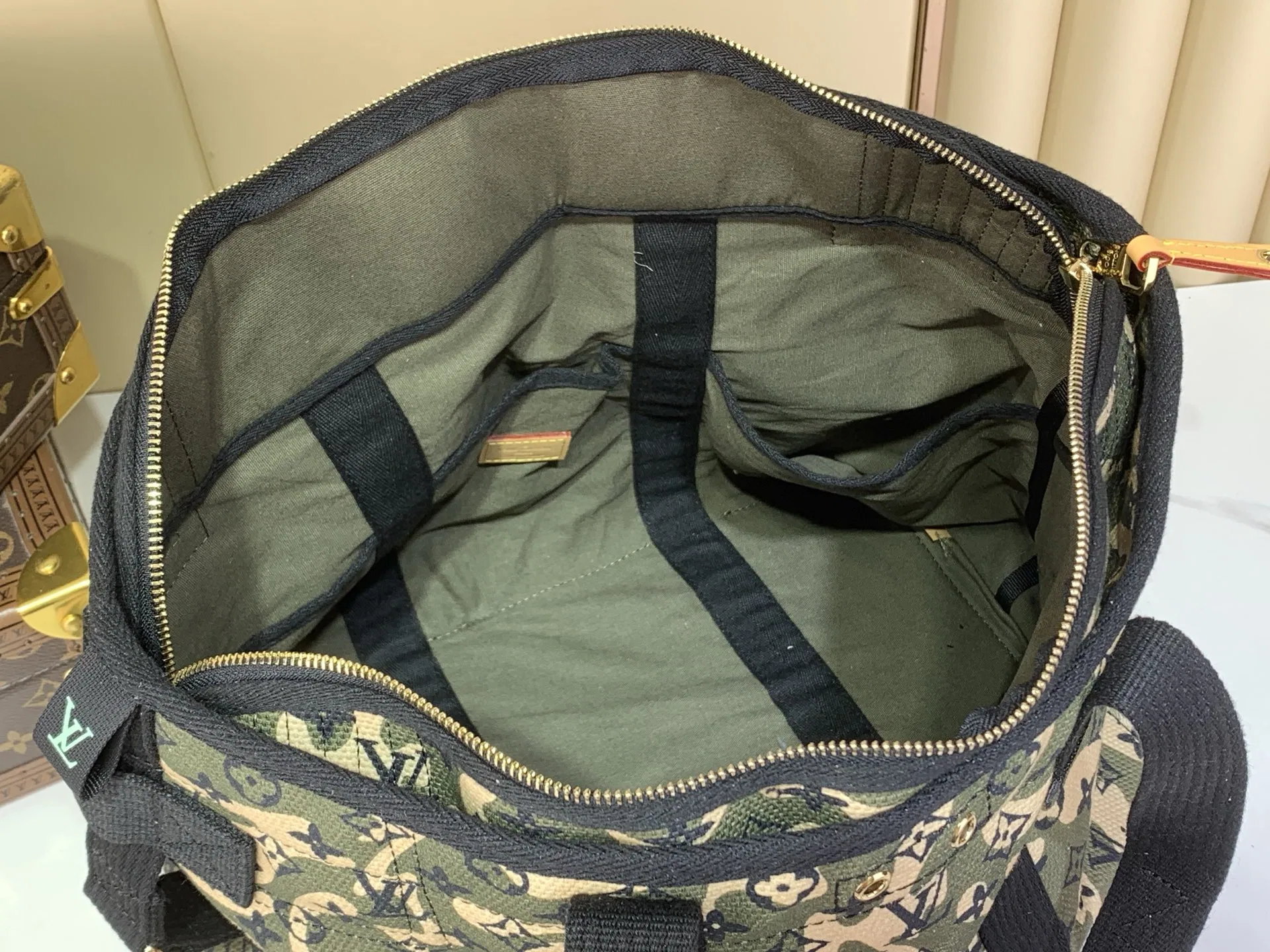 LV 27FW LDWAQLG 044 토트백 8