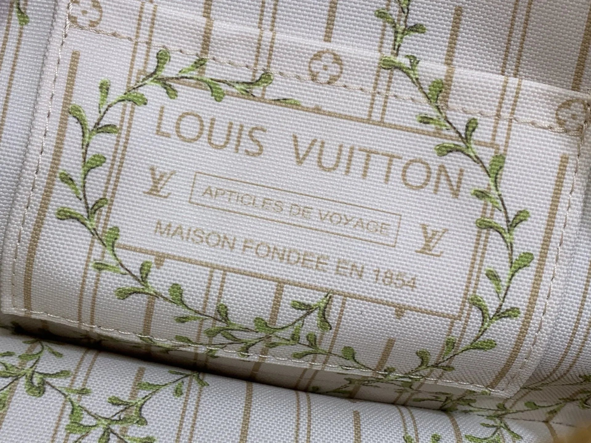 LV 27FW LDWAQLG 045 토트백 8