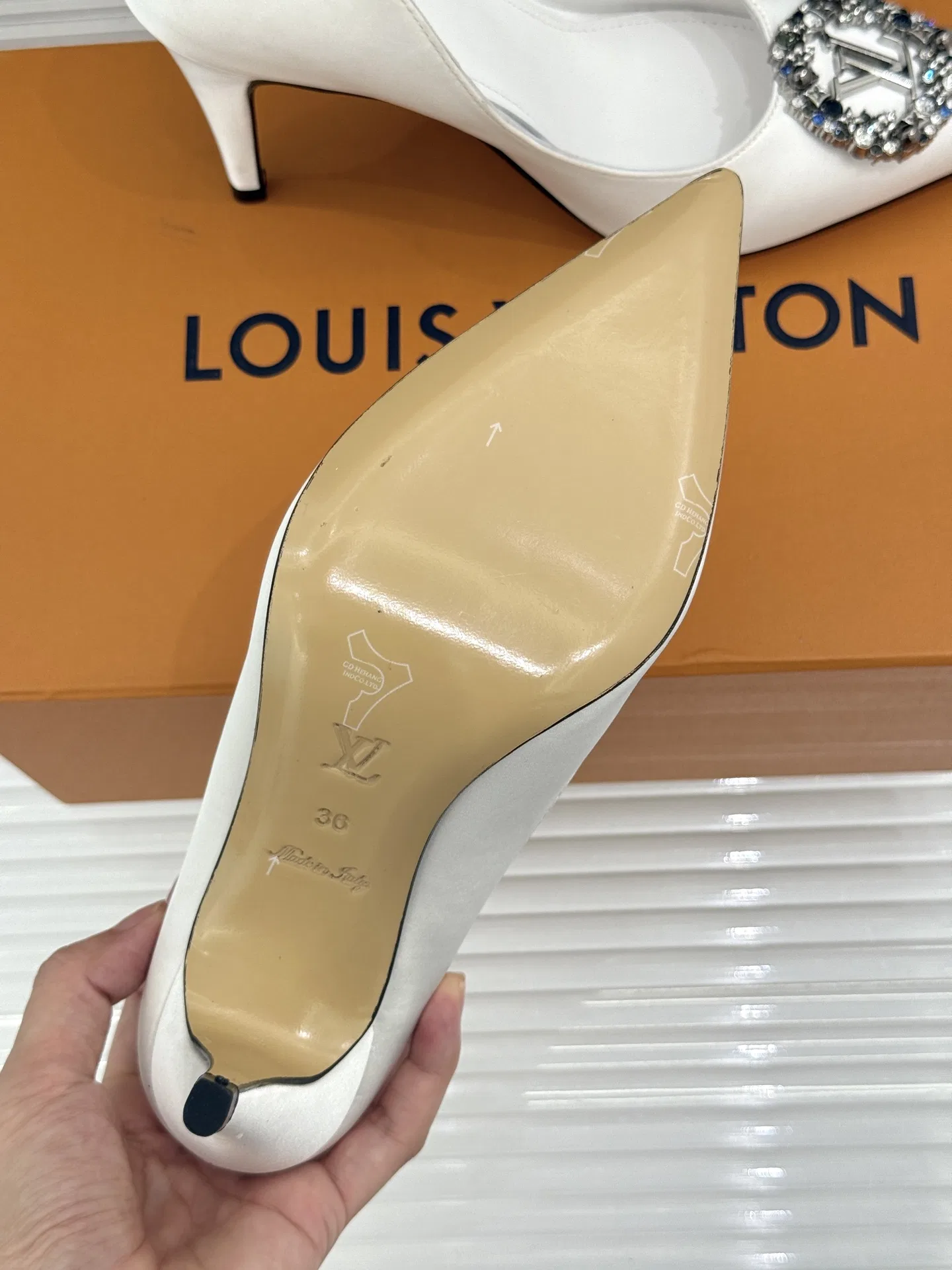 LV 27FW LDWAQLG 050 구두 9