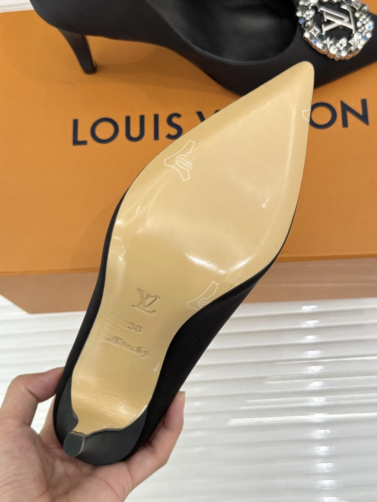 LV 27FW LDWAQLG 050 구두 25