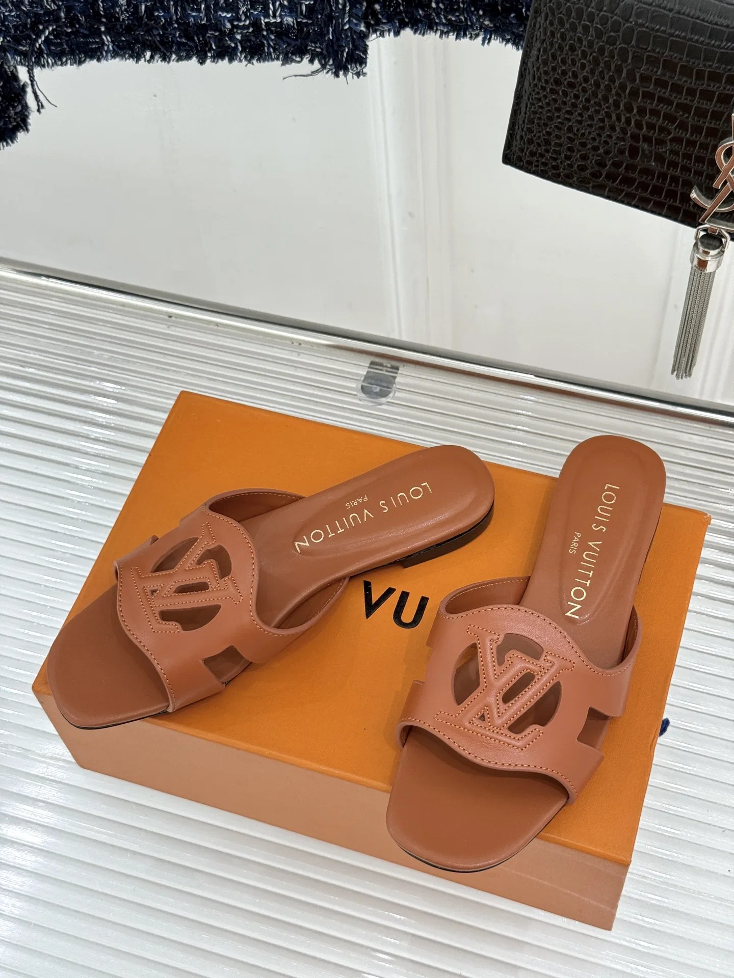 LV 27FW LDWAQLG 051 슬리퍼 11