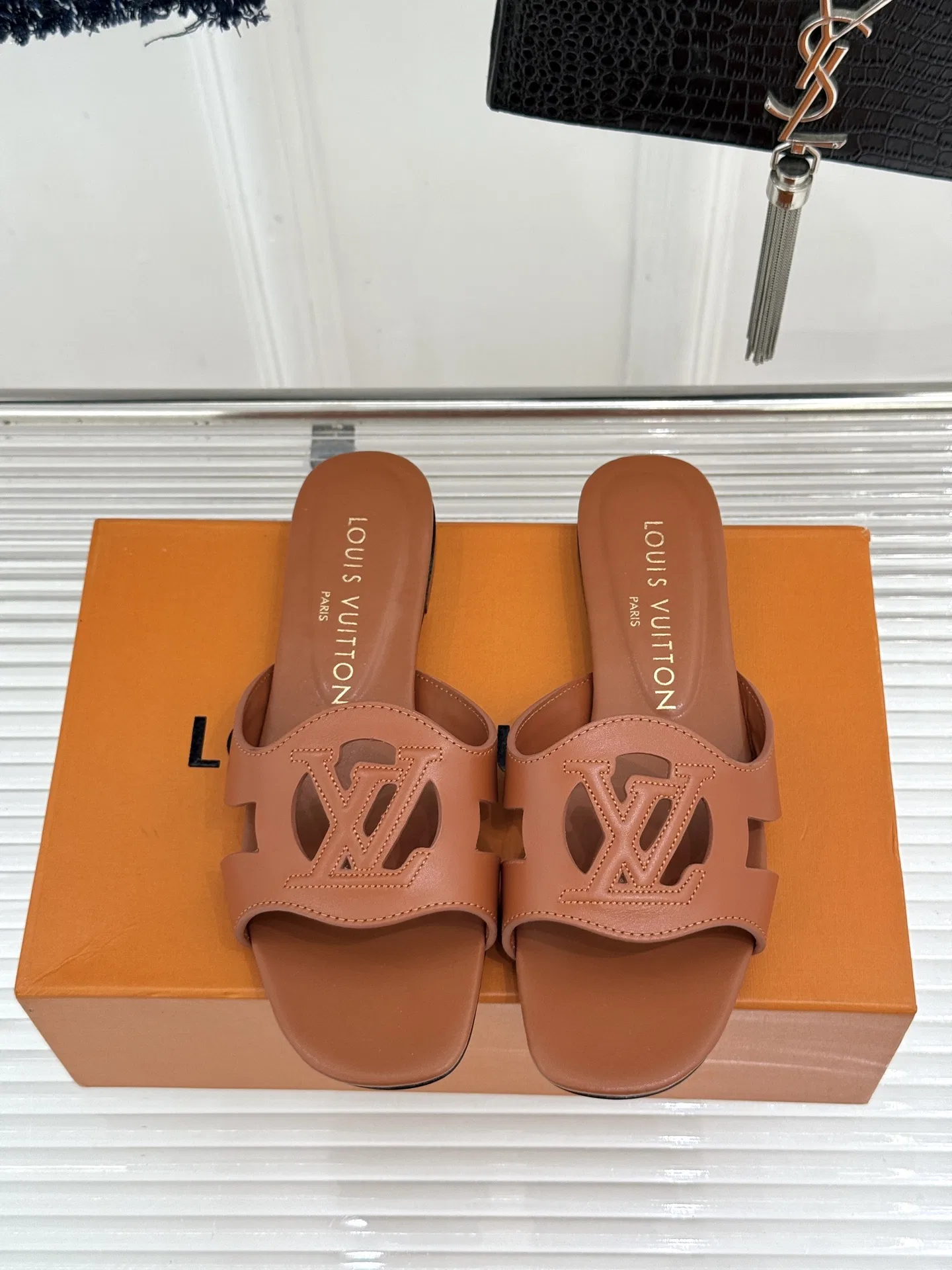 LV 27FW LDWAQLG 051 슬리퍼 13