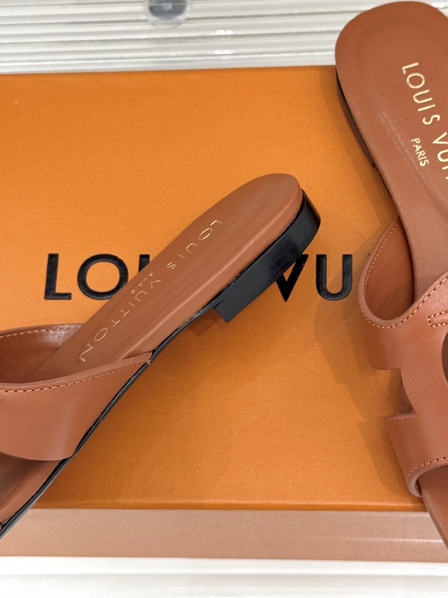 LV 27FW LDWAQLG 051 슬리퍼 15