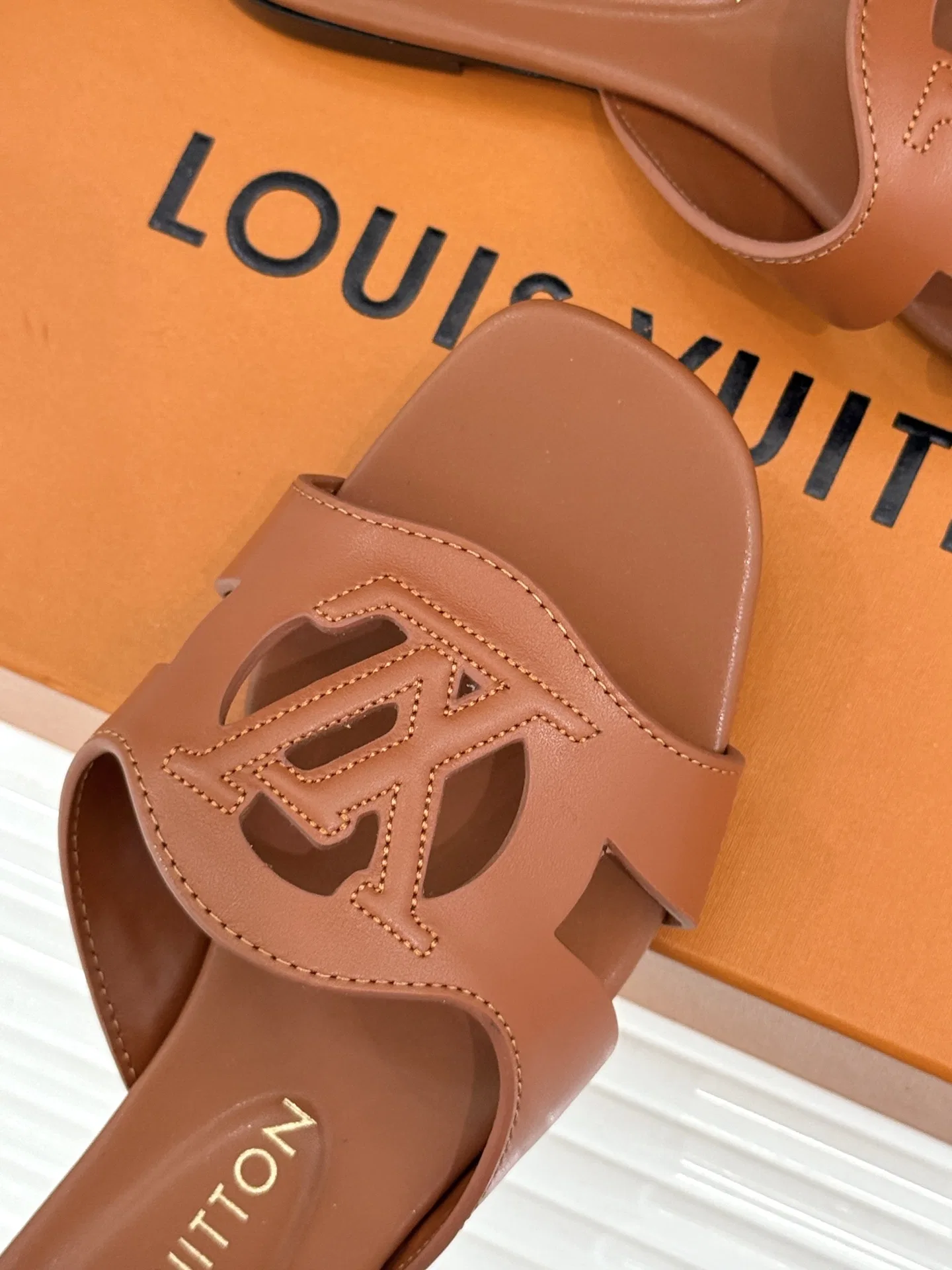 LV 27FW LDWAQLG 051 슬리퍼 16