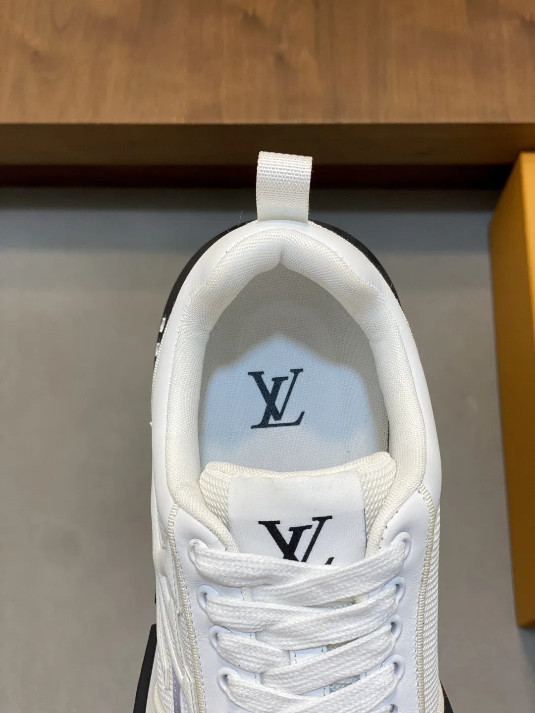 LV 27FW LDWAQLG 053 스니커즈 7