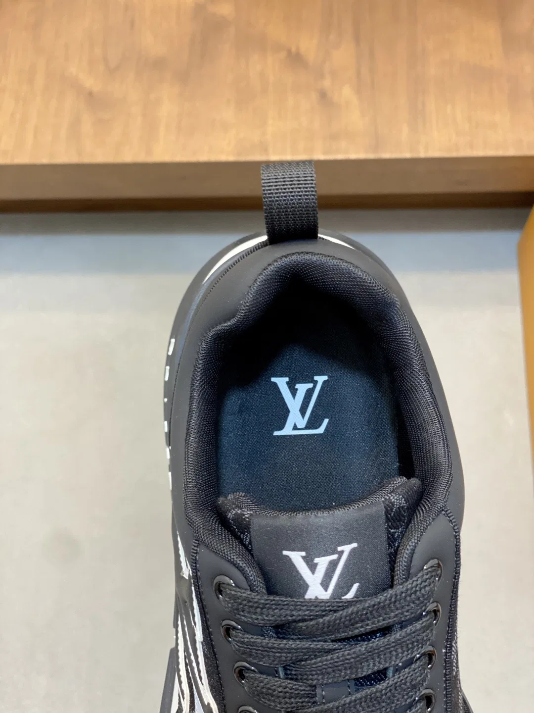 LV 27FW LDWAQLG 053 스니커즈 25