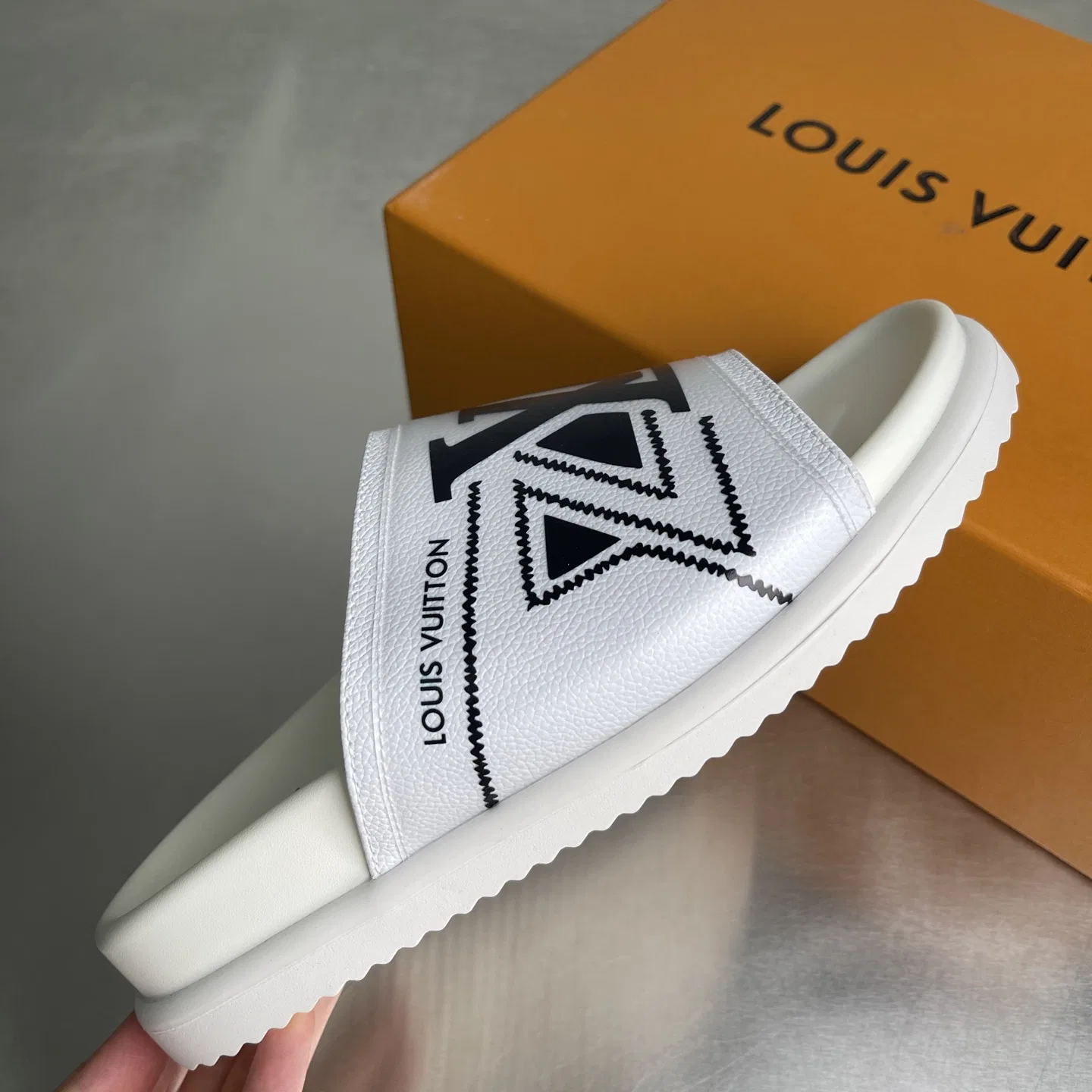LV 27FW LDWAQLG 055 슬리퍼 11